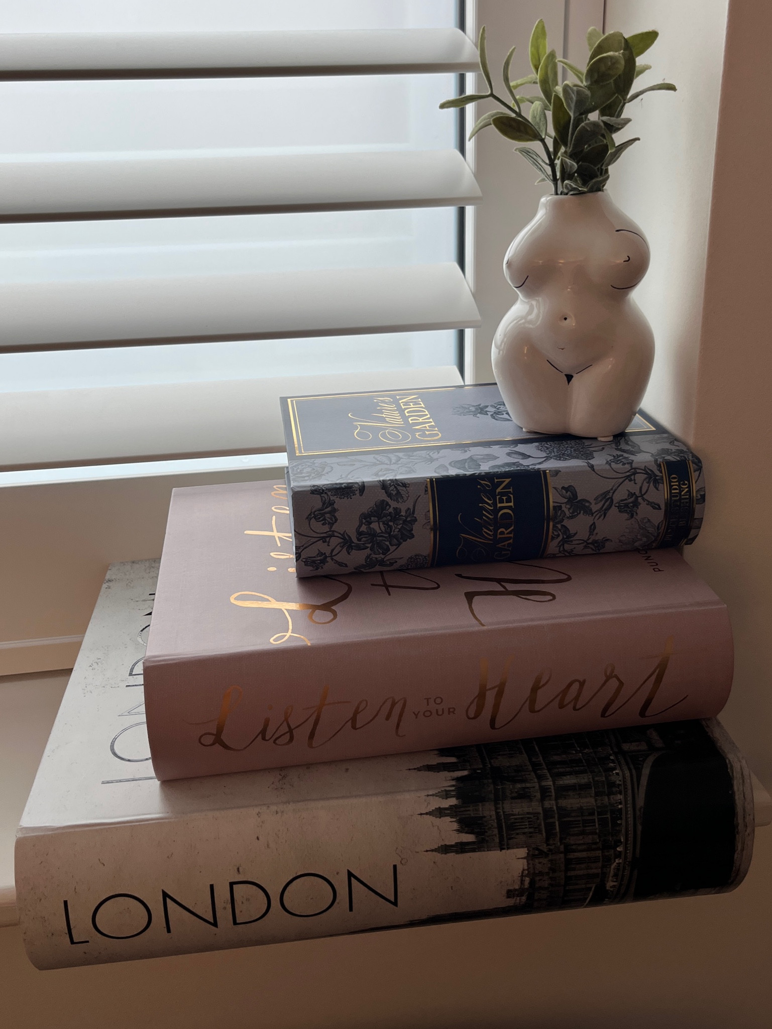 house decor book storage 

#LTKhome #LTKSeasonal #LTKSpringSale