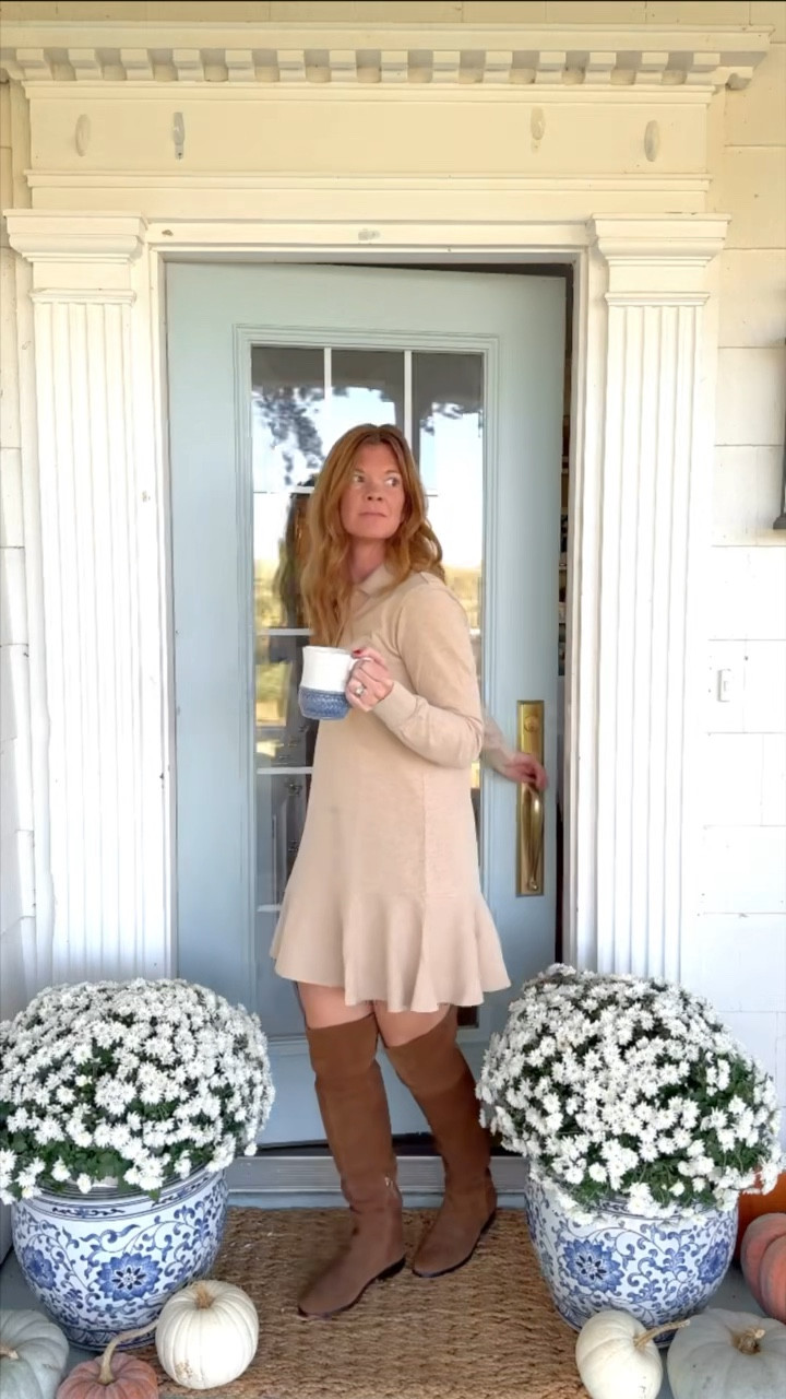 
I love fall on the farm.  And if I had my choice I would always decorate with fresh magnolia garland this time of year.  It reminds me of the south and adds a touch of traditional charm.  I also love the fact that it’s perfect for fall through the holidays ❤️  also this drop waist polo style dress is super comfy and inspired it with suede riding boots.  Perfect fall outfit! 
