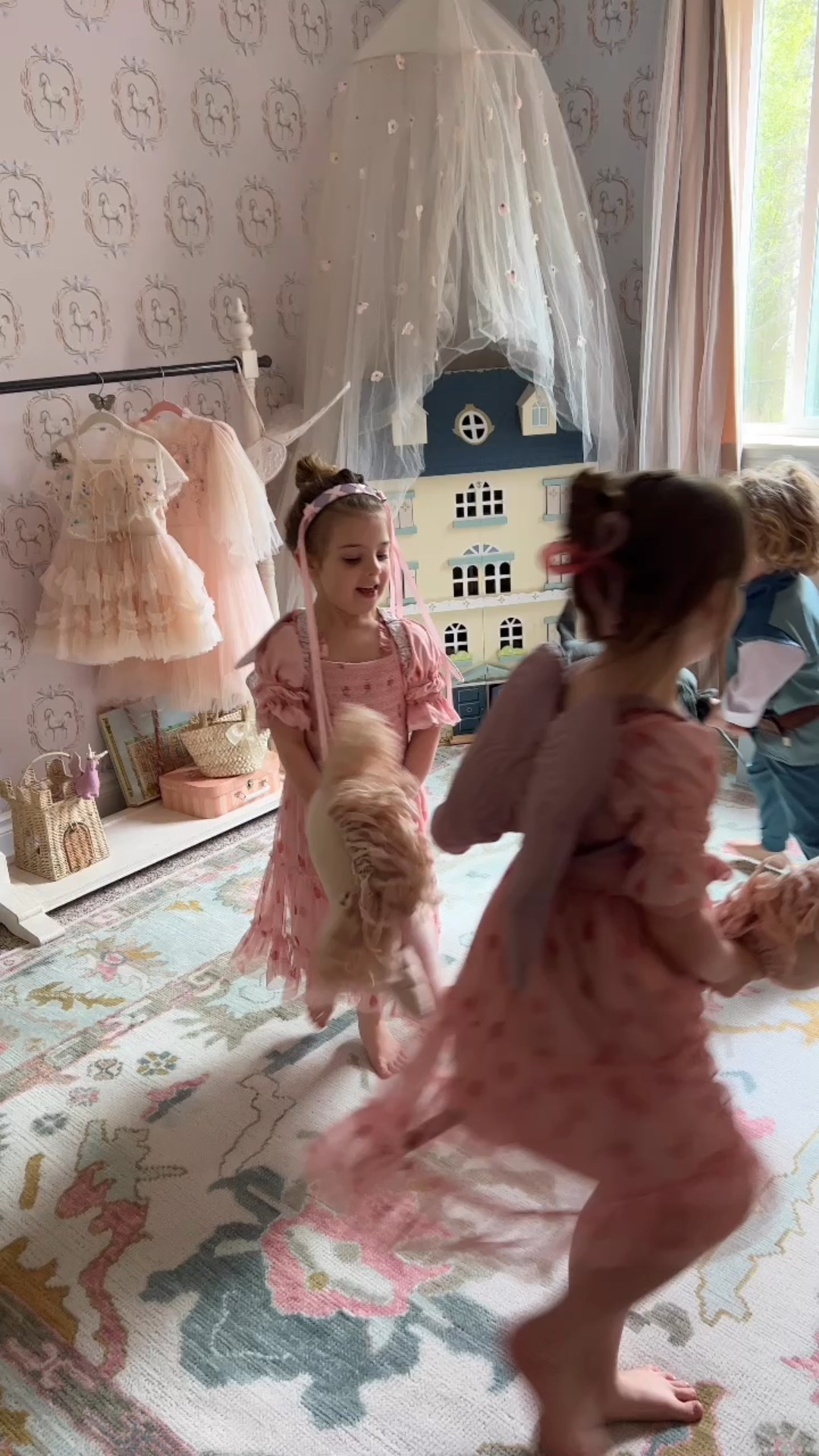 When one piece changes the whole room ✨ #ad
This beautiful rug is 100% wool and knitted by hand using ethical labor! It added such a fresh element to this space @dfwtextilesourcing #oushakisback you can use code Welcome10 for 10% off 

#LTKHome