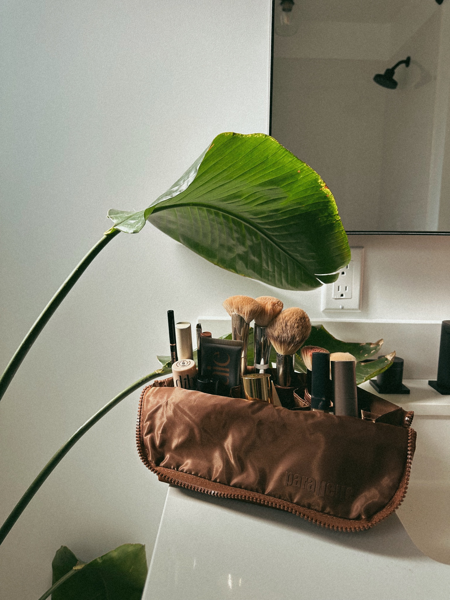 Stand up making bag perfect for traveling 

#LTKbeauty #LTKtravel #LTKfindsunder100