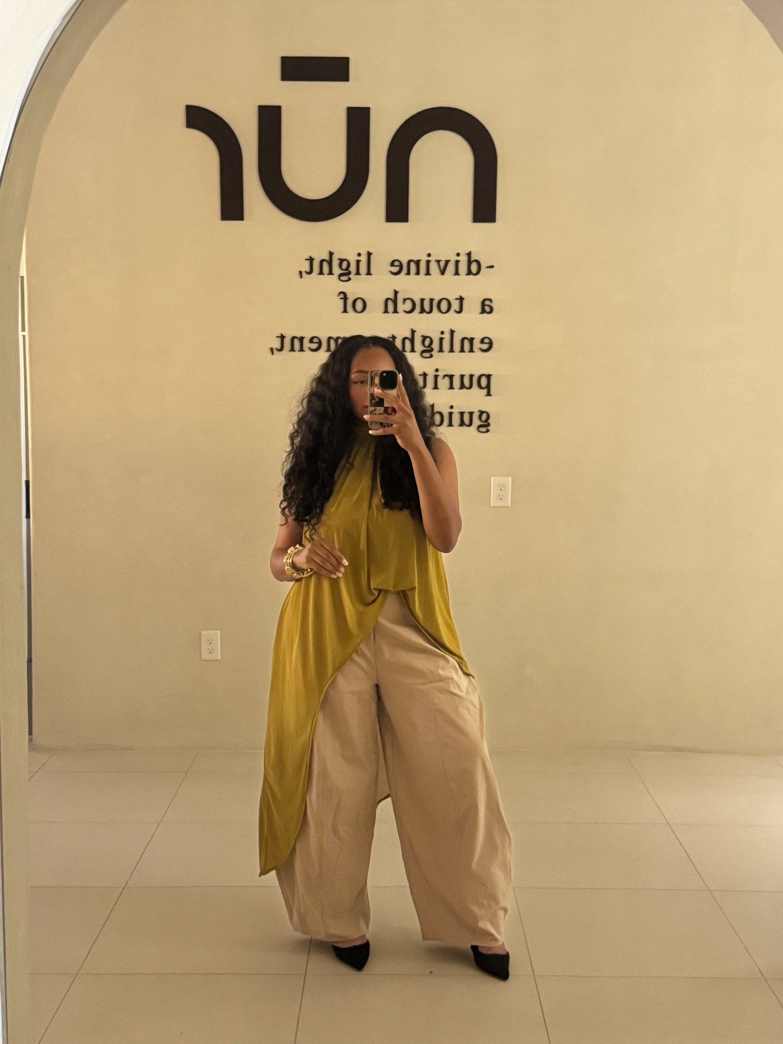 Night out 

Barrel pants : size XL
Top : M