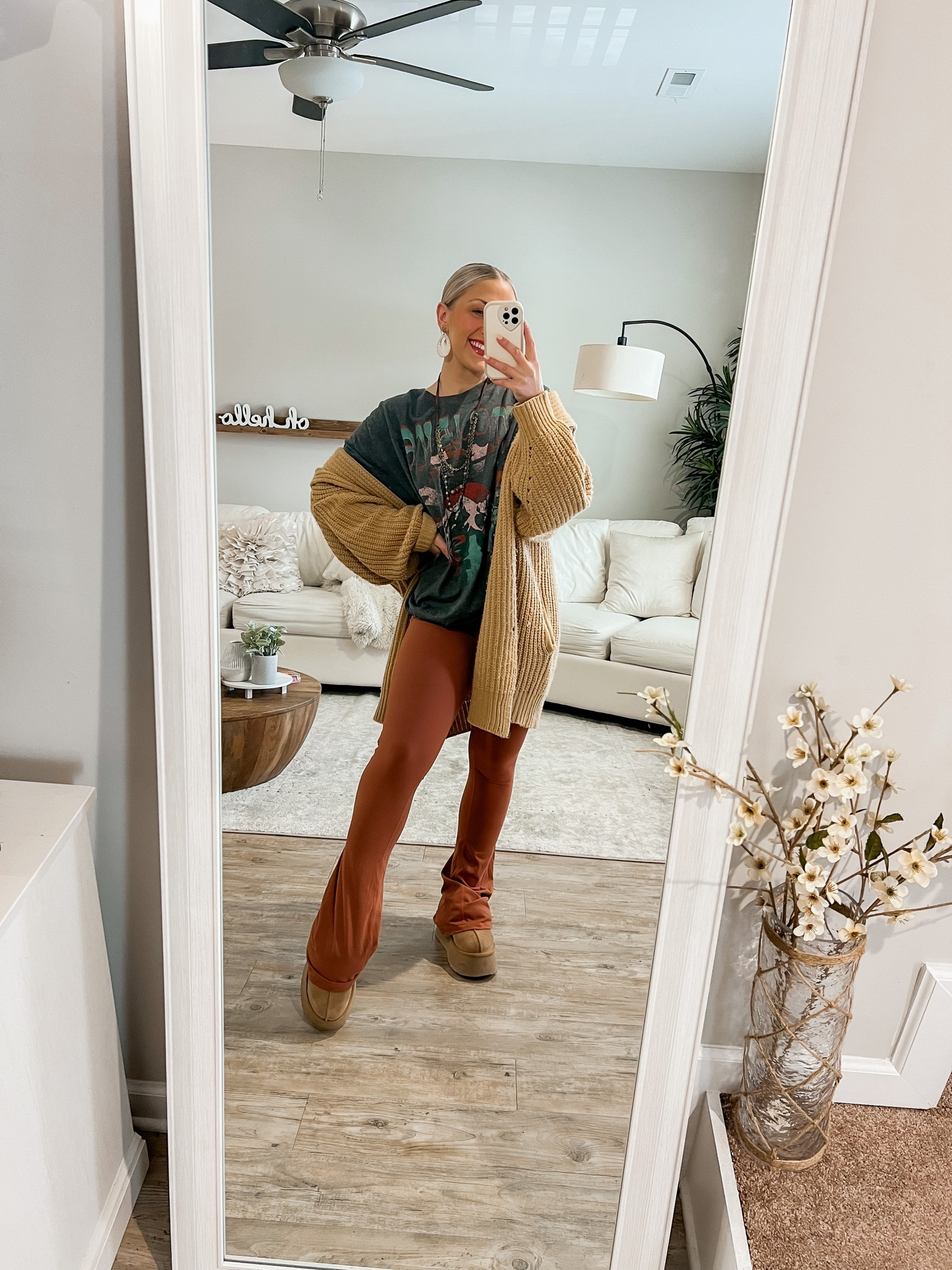 Buffbunny flared leggings 🫶🏻

#LTKtravel #LTKstyletip #LTKunder100