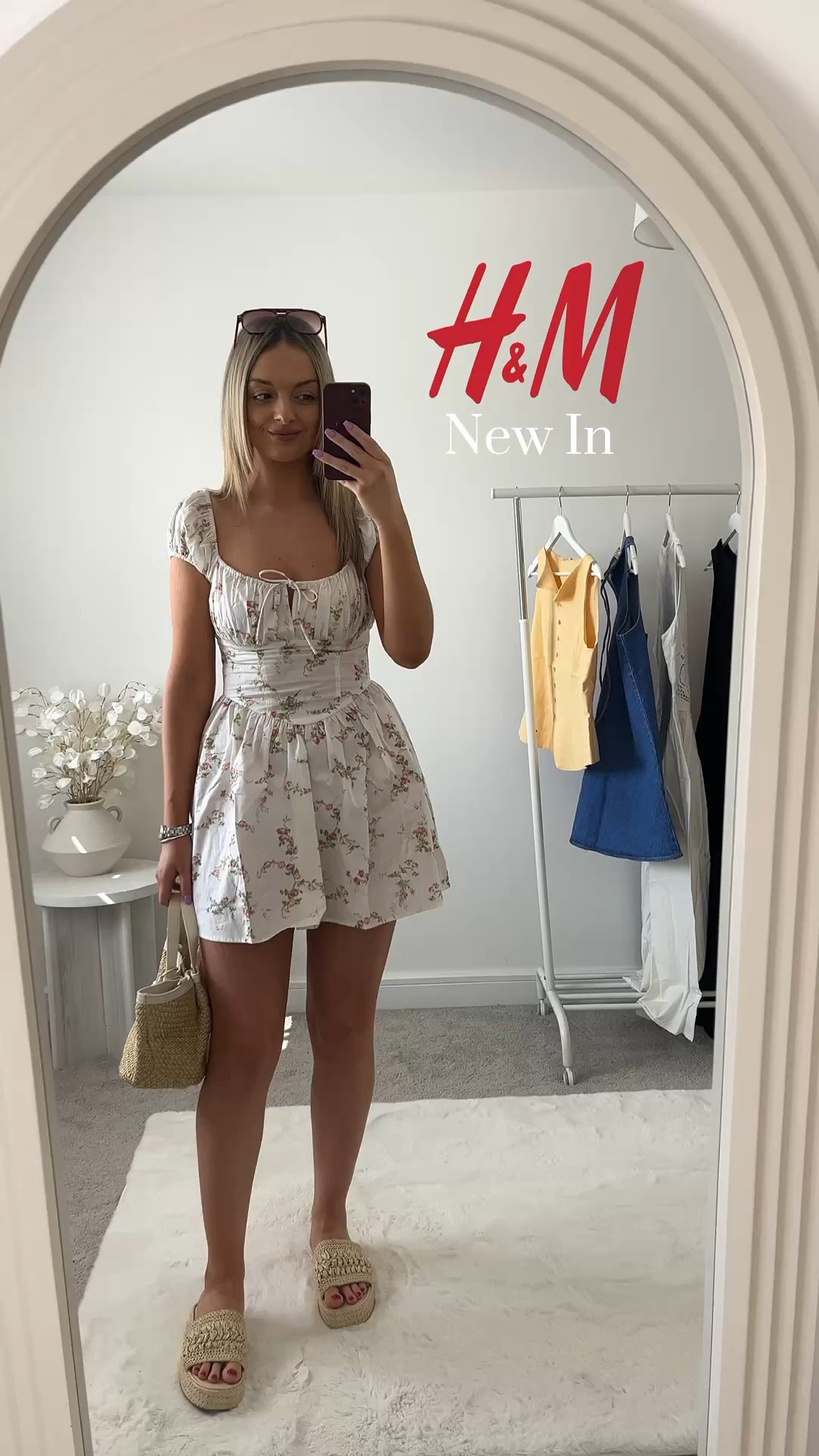 H&M New In Summer Dress 🤍🌸✨

How gorgeous is this floral flared poplin dress from @hm I love the floral detail on the dress this is such a lovely fit and would be perfect to wear with sandals in the summer or to take on holiday ☀️

Summer dress flared poplin dress spring fashion summer fashion floral dress holiday outfit 


#LTKeurope #LTKuk #LTKspring