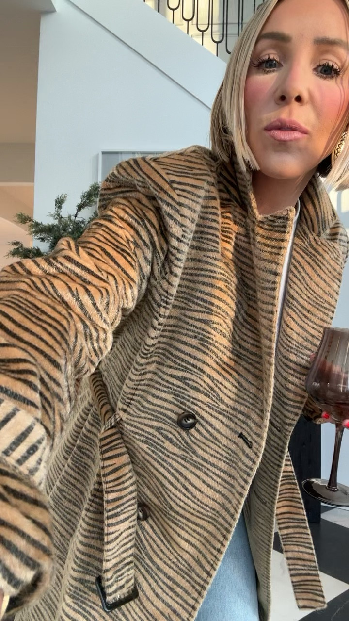 Must have jacket just came out at Nordstrom 😍😍😍 wearing a medium for reference 