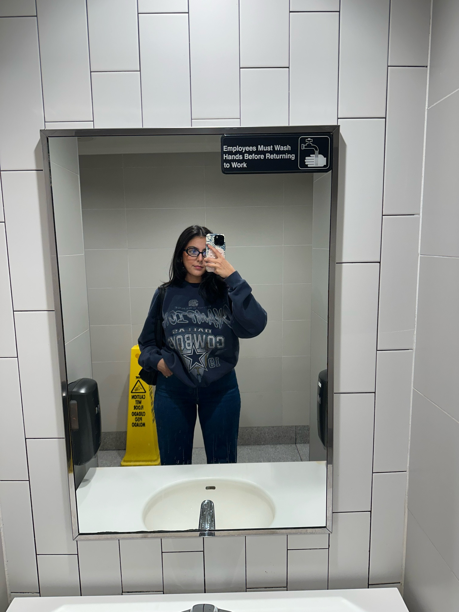 Little casual fit. I love these Abercrombie jeans and I loveeee this sweatshirt. It’s so cozy and they have it for like all the NFL football teams 

#LTKStyleTip #LTKMidsize #LTKFindsUnder100