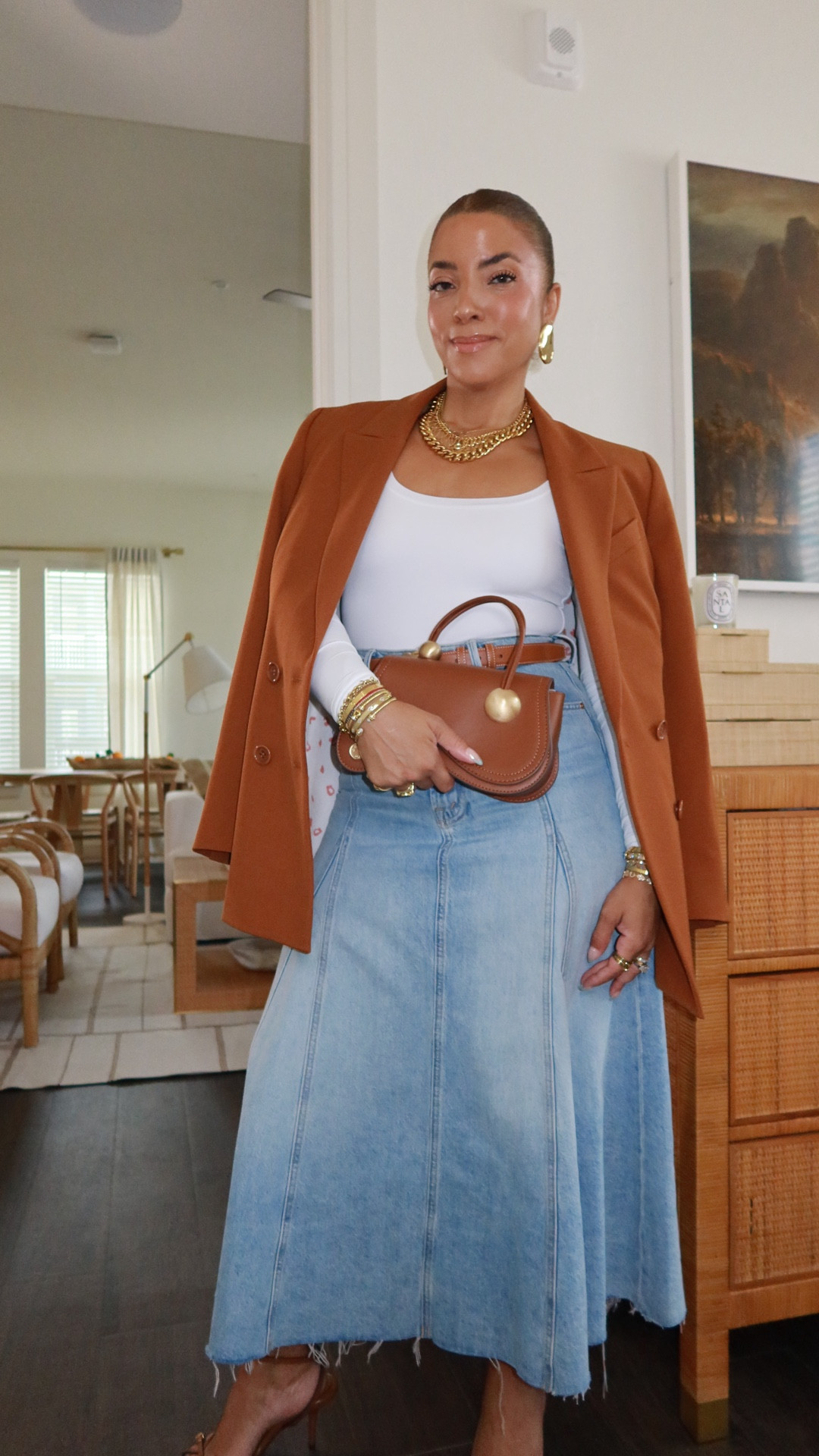 We all need some basics to style some outfits and this tshirt is perfect for that ❤️🥰

#LTKFindsUnder50 #LTKOver40 #LTKStyleTip