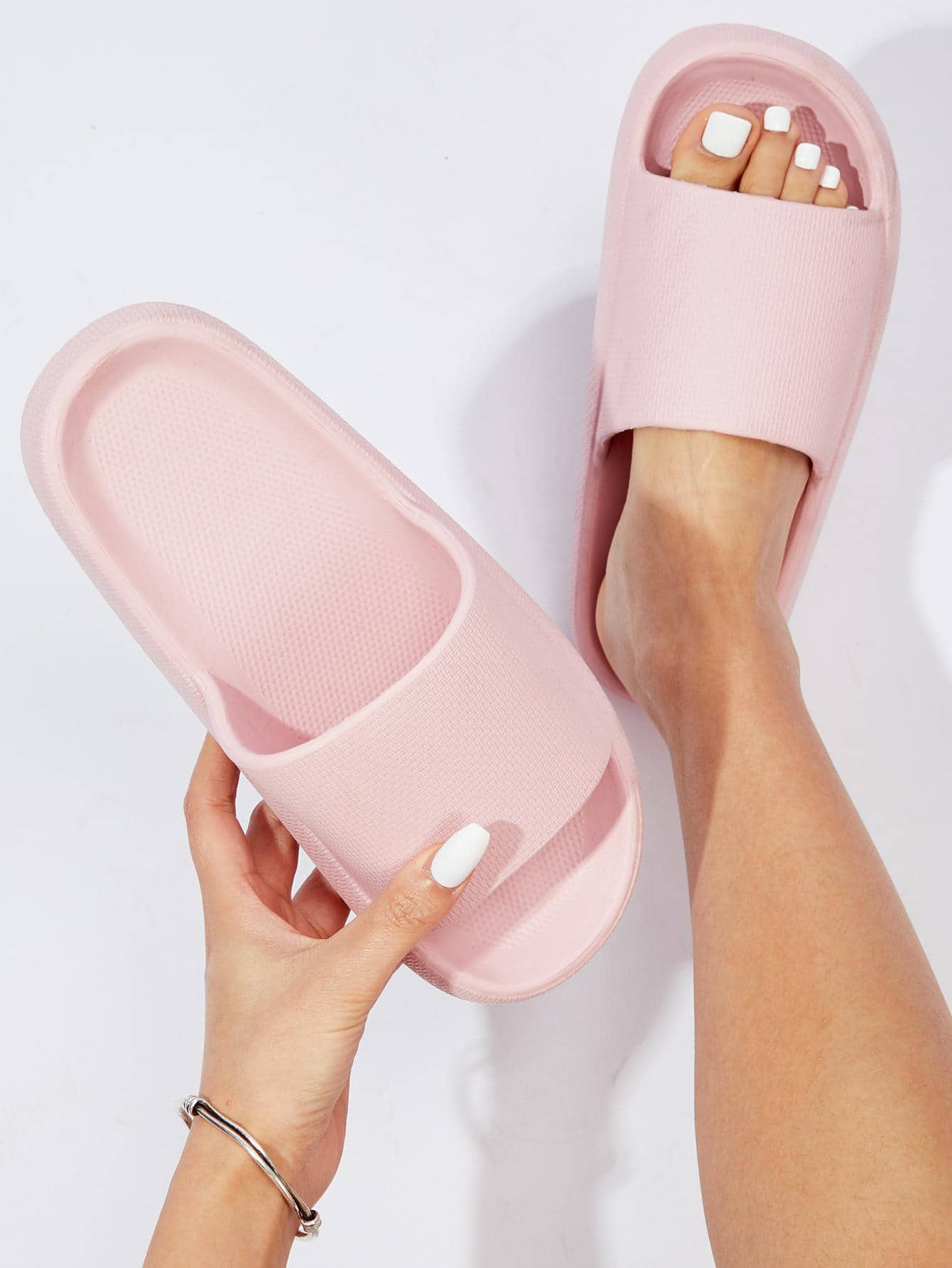 Women's Summer Casual Bathroom Cloud Slippers Indoor And Outdoor Soft & Comfortable Thick Sole Shock Absorbing Cloud Sandals | SHEIN