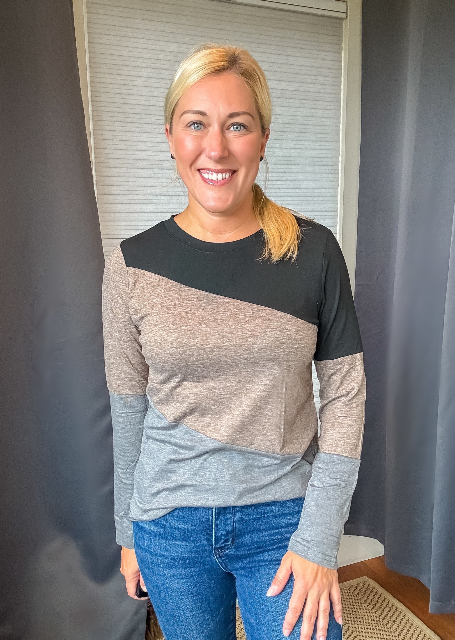 My new go-to everyday top 👏
This colorblock long sleeve is comfy, cute, and effortlessly stylish! 