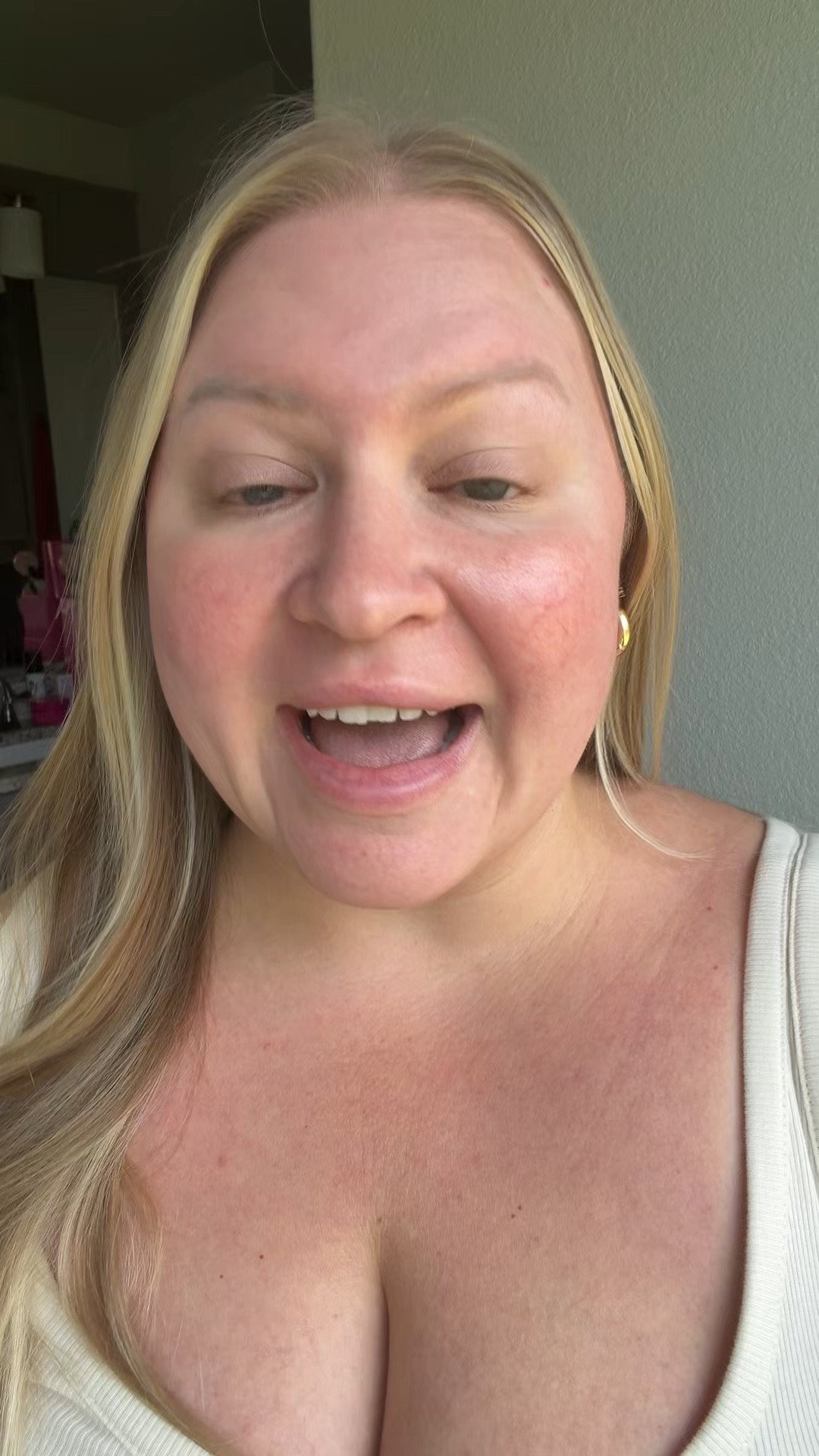 Alpyn Super sculpt serum results!

#beforeandafter #skincareresults #antiaging #alpynbeauty