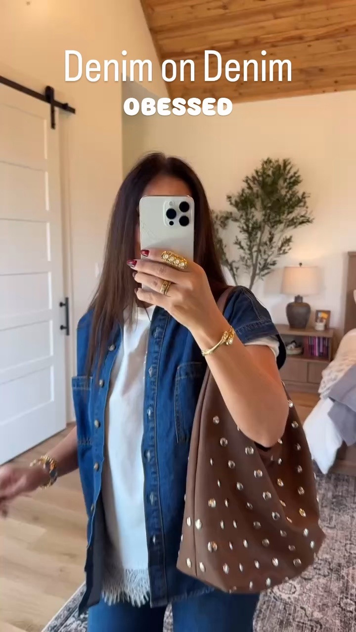 Denim on denim done right! 🤎 This adorable look is effortlessly stylish, comfortable, and perfect for transitioning into fall. Such an easy outfit to dress up or down all season long! 🍂✨
#FallFashion #DenimOnDenim #FallOutfit #EverydayStyle #MomStyle #LTKFashion #StyleByNinaRenee