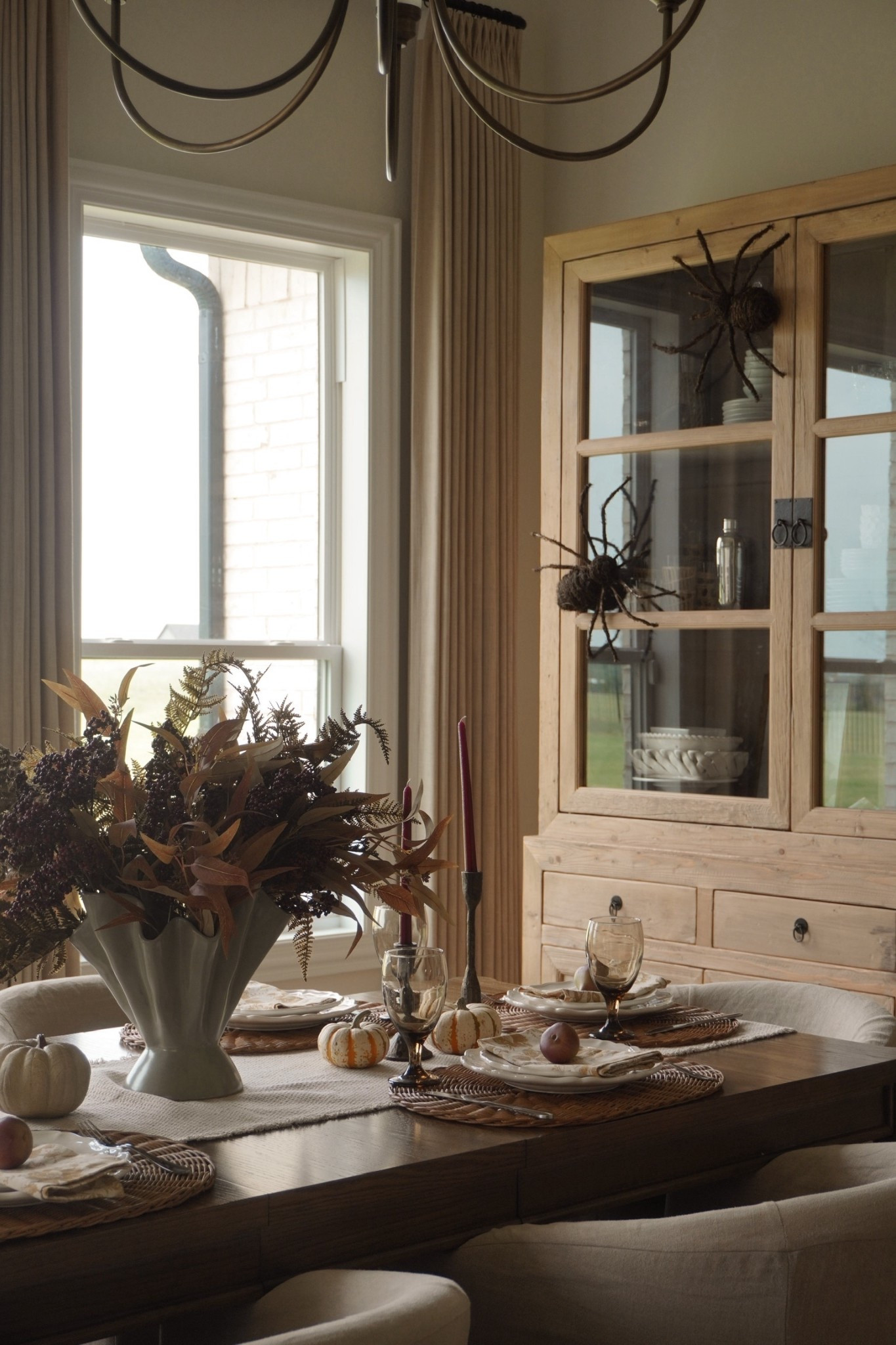 A little halloween / fall dining room moment! 

dining room, seasonal dining room, fall dining room, fall dining inspo, fall home 

#LTKHome #LTKHalloween #LTKSeasonal