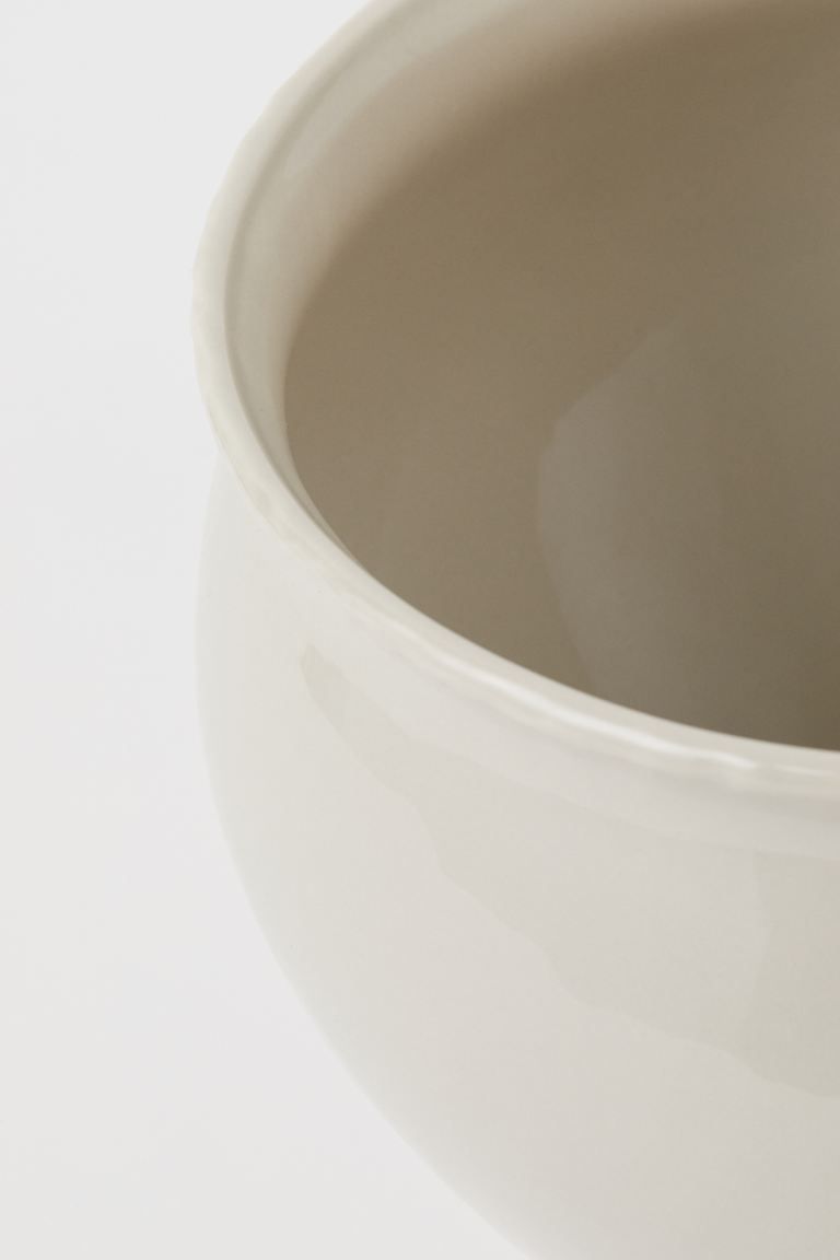 Rounded plant pot in glazed stoneware with a gently flared rim. Diameter at top 7 in. Height 6 3/... | H&M (US + CA)