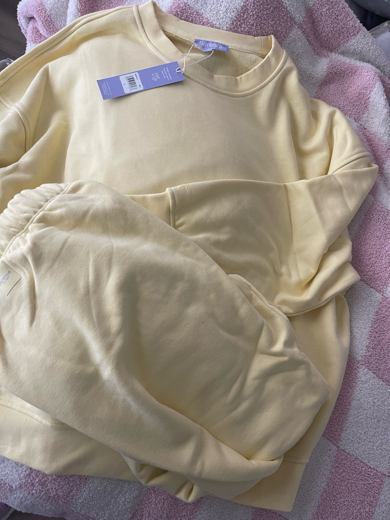 If u want the COMFIESR SWEATS EVER be sure to check these out! My 5th color😅🫡🌸

#LTKfindsunder50 #LTKfindsunder100 #LTKstyletip