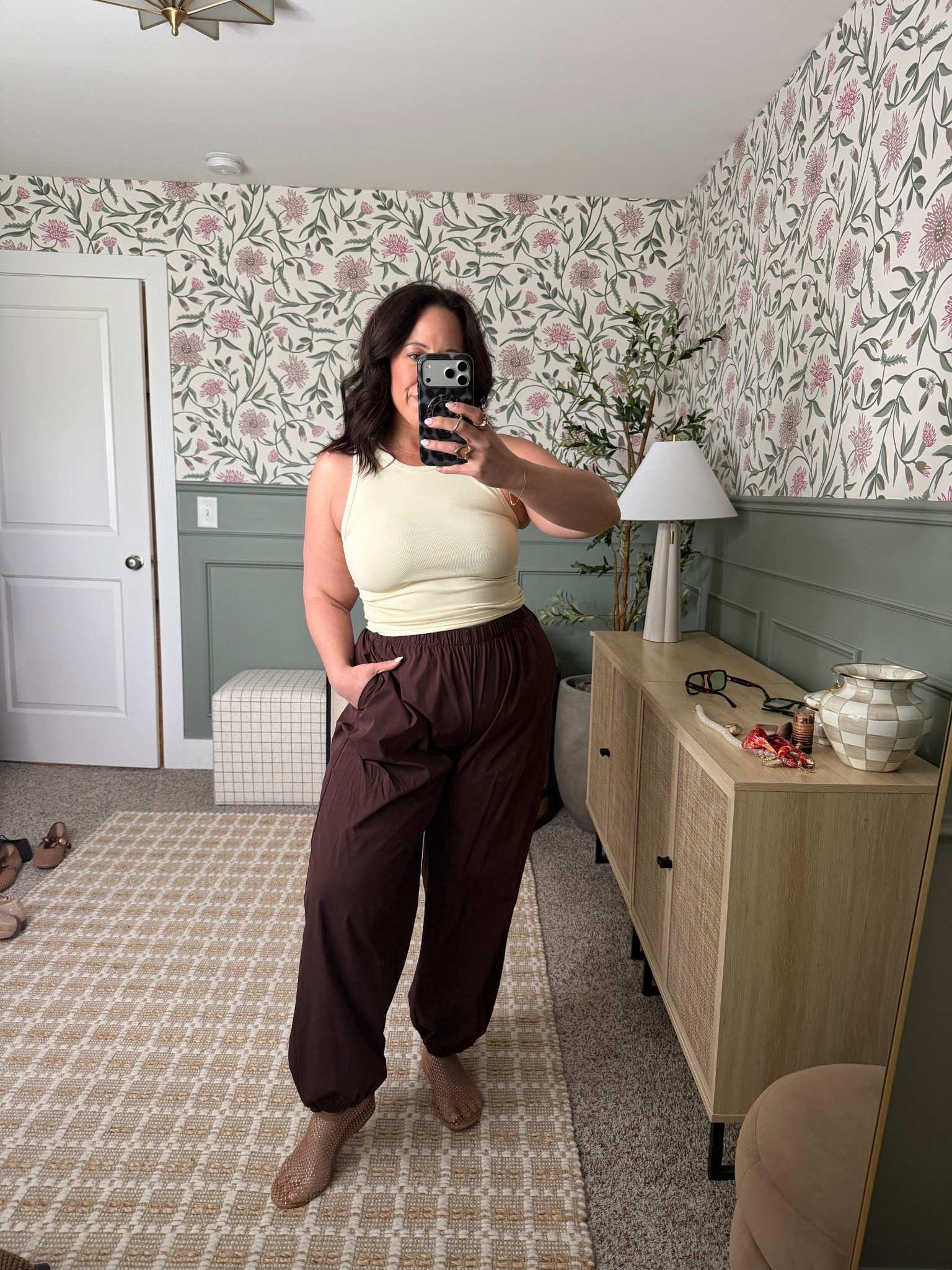 Loving these fun balloon pants for a relaxed yet stylish look! Perfect for lounging or running errands! 💛

#LTKootd #LTKMidsize #LTKBeauty