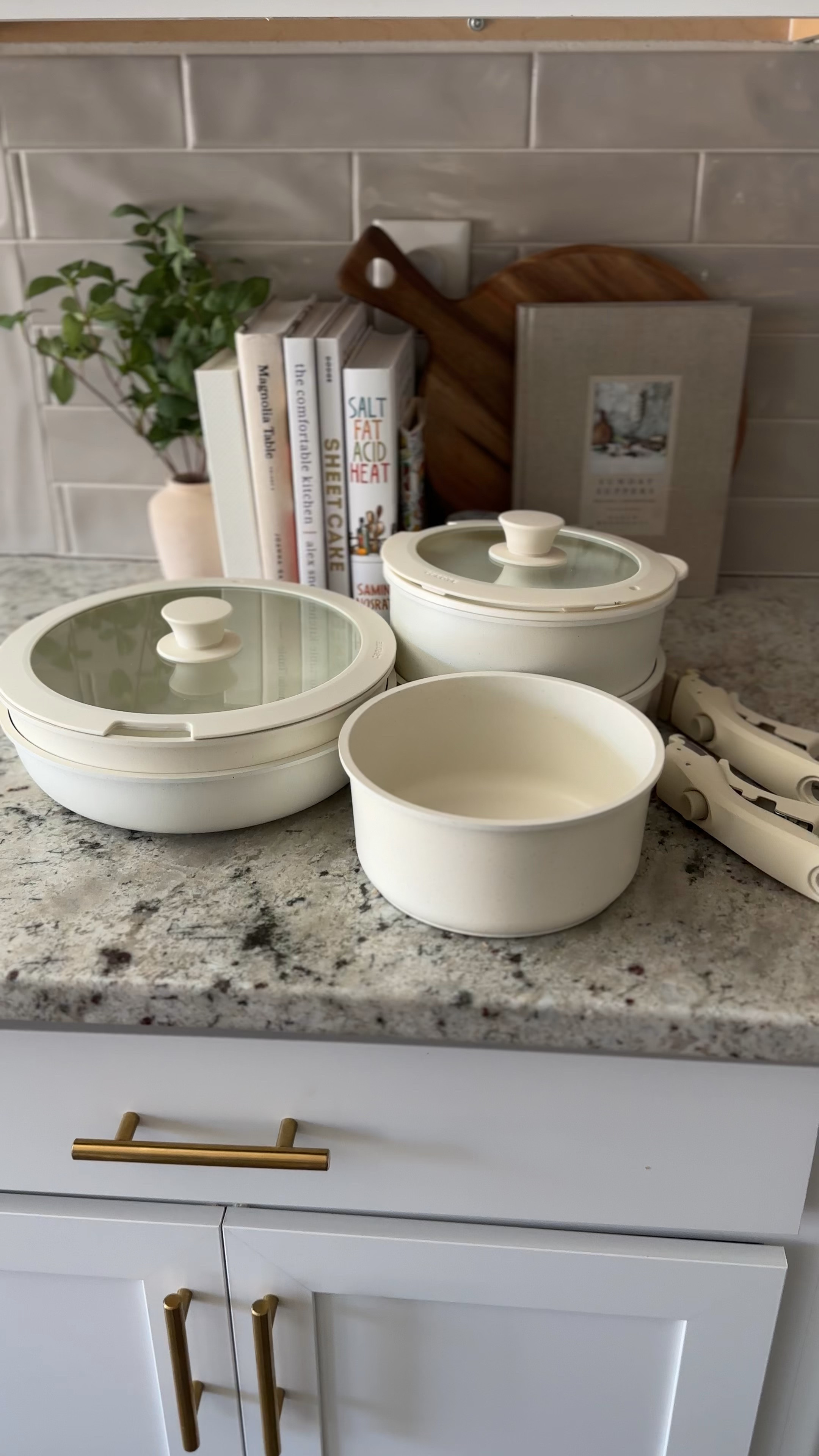 These set of pots and pans with detachable handles is so much better than I expected. They are TRULY non stick. Have steamed veggies, made fried rice and a chicken skillet for dinner in these already. 

And they’re on major sale right now - currently $59 (usually $139!)

#LTKVideo #LTKfindsunder100 #LTKhome