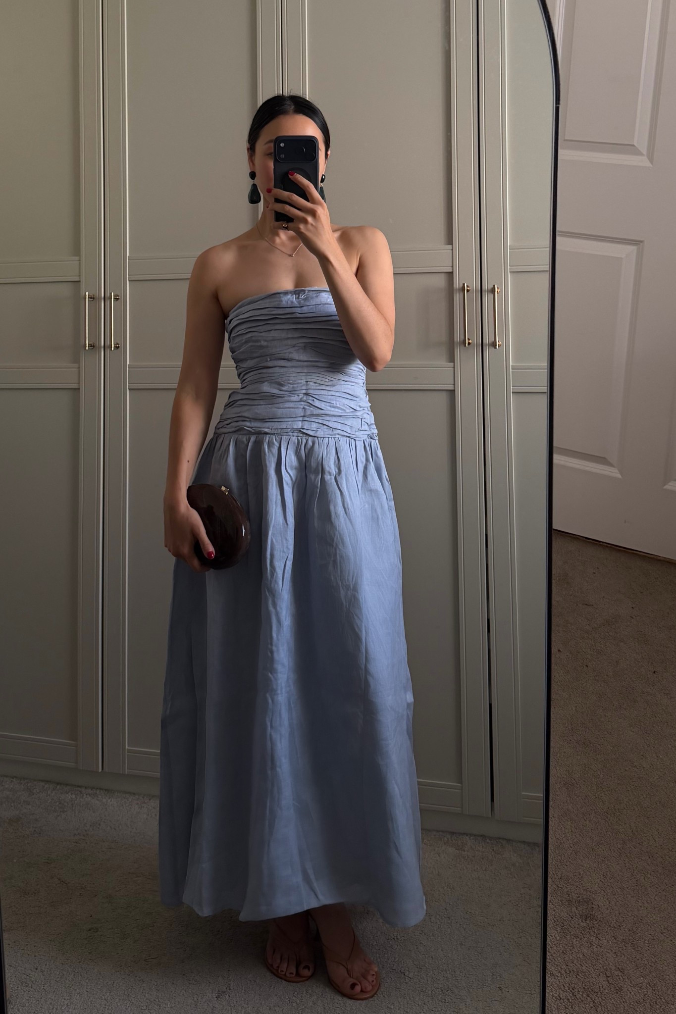 Gorgeous strapless minimal linen dress 

Dissh wearing size 4 - doesn’t have stretch so not really recommended if you have a larger bust 

Spring summer dress / wedding guest dress 

#LTKWedding