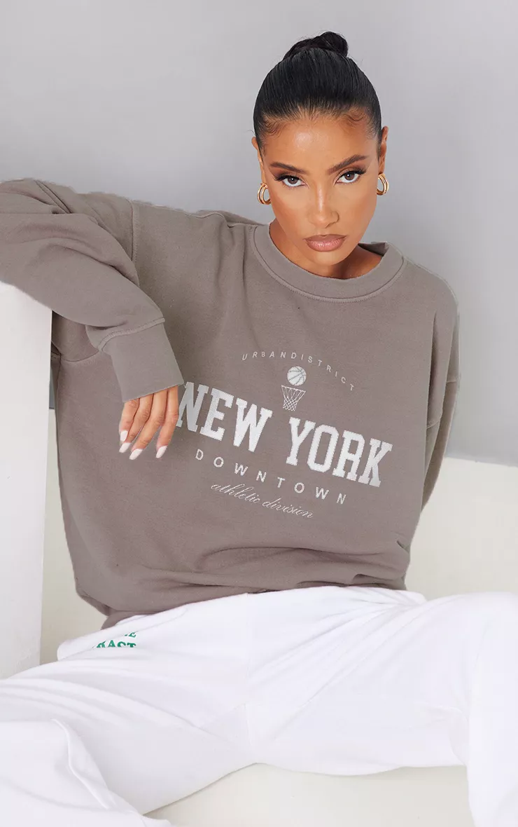 PRETTYLITTLETHING Women's Stone New York Downtown Graphic Printed T Shirt - Size M