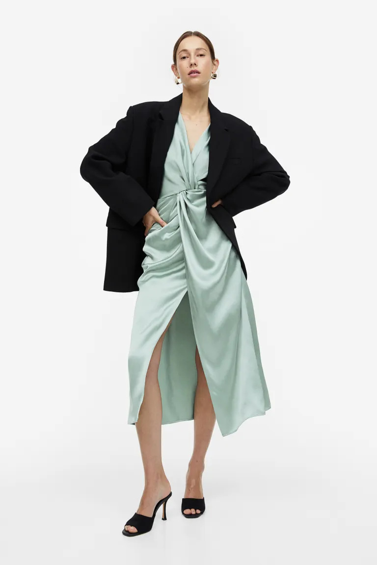 Gedrapeerde satijnen jurk | H&M (DE, AT, CH, NL, FI)