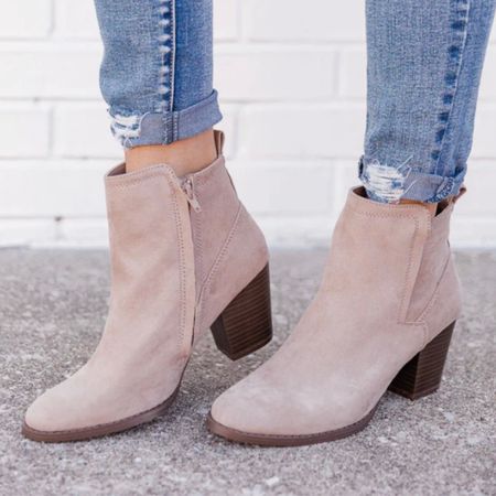The perfect block heel taupe Fall booties

TTS

Code: OCTOBER20 / NOVEMBER20

Fall boots, ankle boots, block heel boots, pinklily boutique, fall fashion, winter boots, neutral wardrobe, wardrobe staples, affordable fashion 

#LTKshoecrush #LTKstyletip #LTKunder50