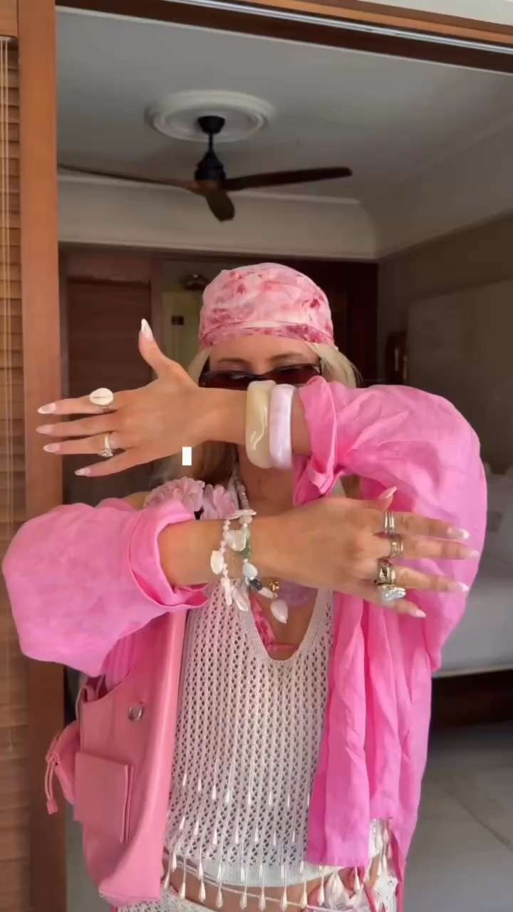 oday’s girly outfit for the beach 🌸🐚👙 the more accessories the better

shell bracelet @zycloom
bead bracelet @brinkerandeliza
shell necklace @brinkerandeliza
shell crochet set @peppermayo
linen top @lspace
bangles etsy
hibiscus scrunchie @zara

 

 #LTKgrwm #LTKootd #LTKSeasonal