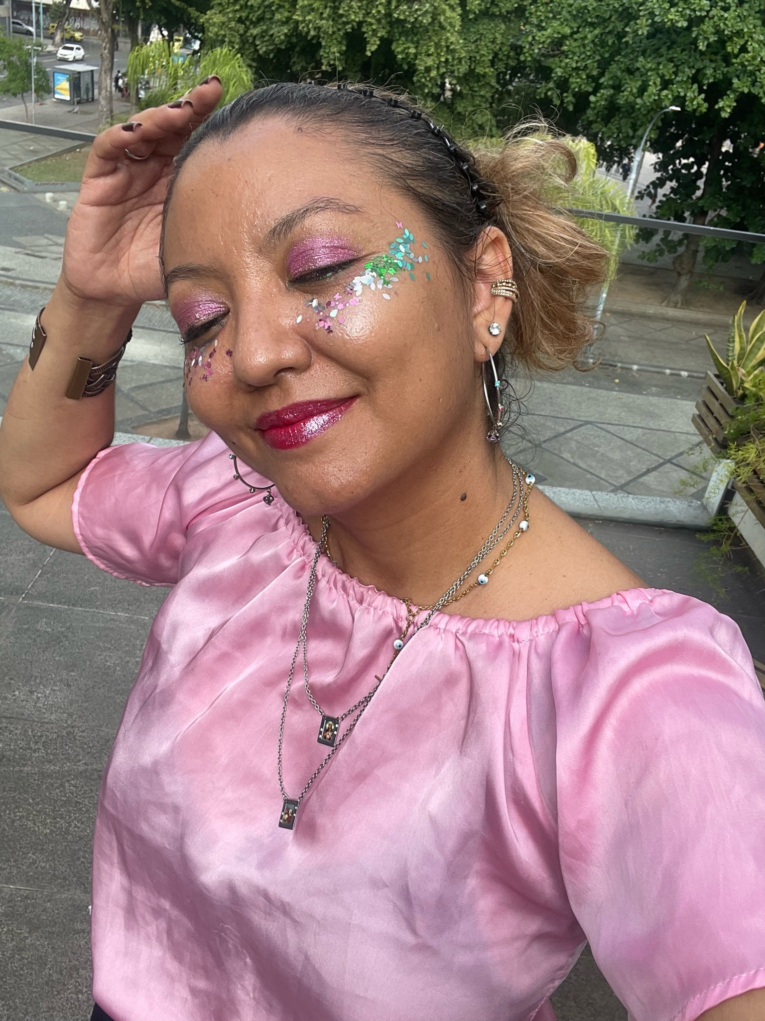 Eu acredito que gente foi feita pra brilhar! E no carnaval, ainda mais!! Sabia que a Girl from Rio, Anitta, fez uma parceria com a mac e trouxe Produtos incríveis?!! Se joga lindezas!! 

#LTKparties #LTKMostLoved #LTKbrasil