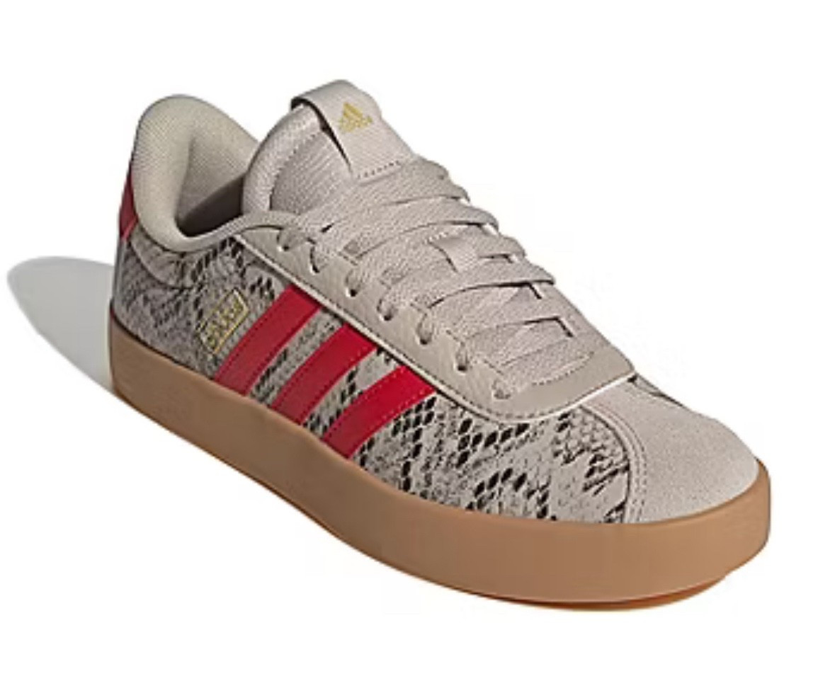 The cutest adidas on sale for under $60!

Adidas. Christmas Gift. Gifts for her. Gifts for tweens

#LTKHoliday #LTKSaleAlert #LTKGiftGuide