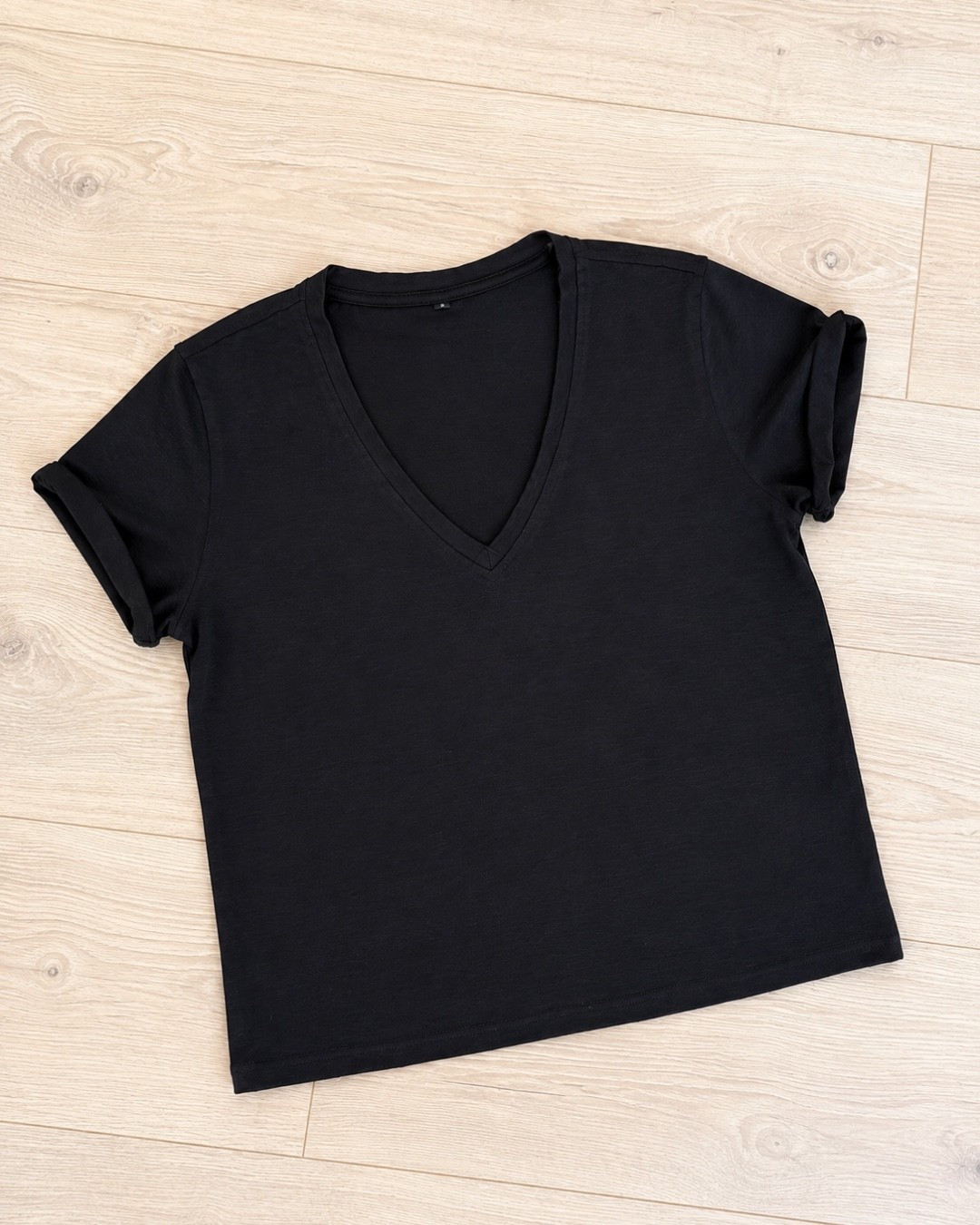 The kind of basic tee you’ll end up buying in more than one color. The fabric is soft with a relaxed drape, the rolled sleeves give it a little extra detail, and the slightly boxy fit works tucked, untucked, or with a front tuck.

Amazon fashion find, black t-shirt, basic tee, everyday essential, wardrobe staple, casual outfit, layering basic, Amazon basics, everyday style, capsule wardrobe, AudrieDollins

#LTKTravel #LTKSeasonal #LTKootd