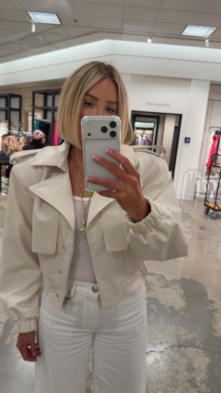 It’s giving YSL 🔥🔥🔥 perfect summer jacket