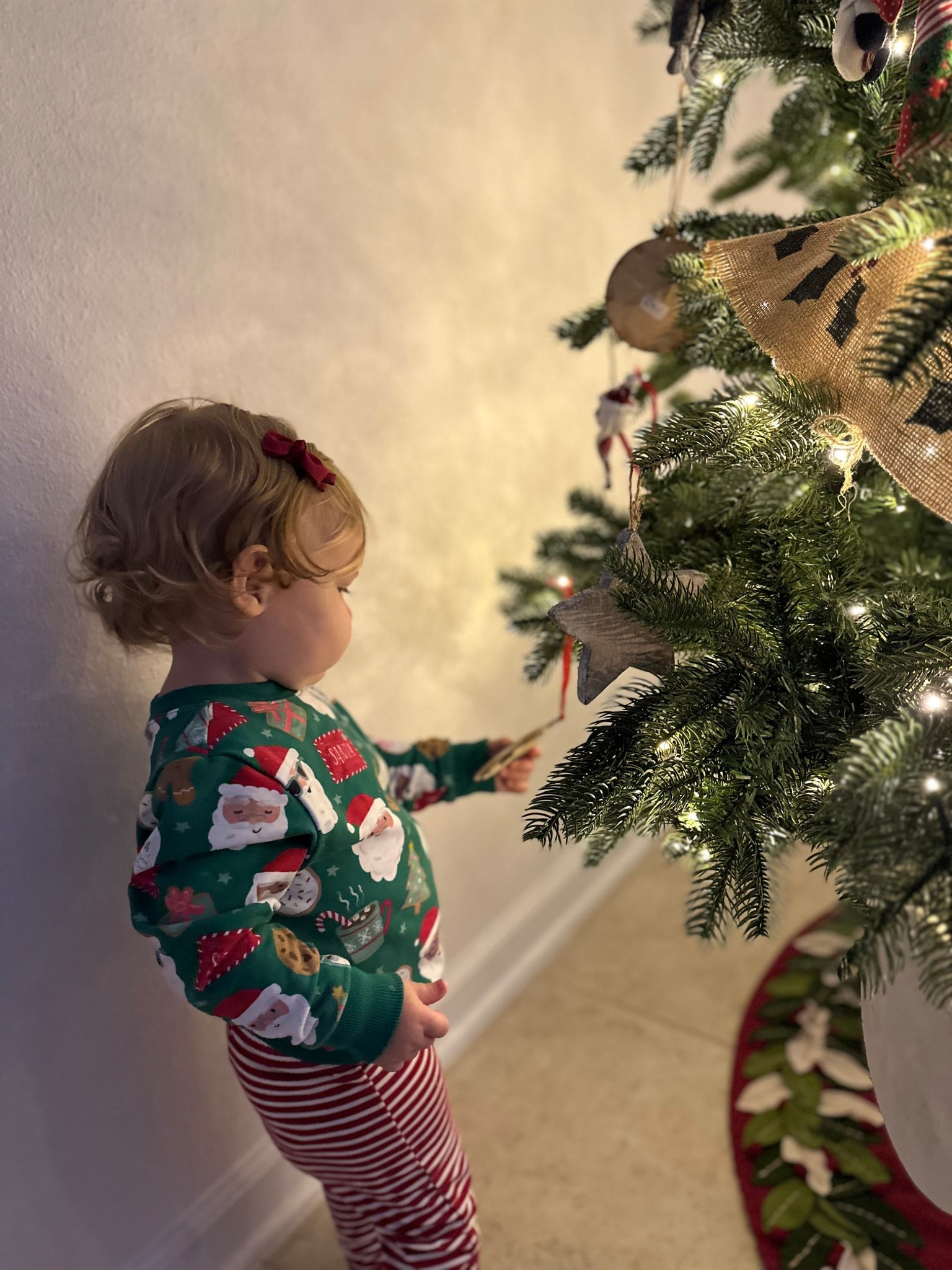 Keeping cozy over here 🎄🎅🏼

Baby girl Christmas outfit, toddler Christmas outfit, Santa sweatshirt 

#LTKKids #LTKmomlife #LTKBaby