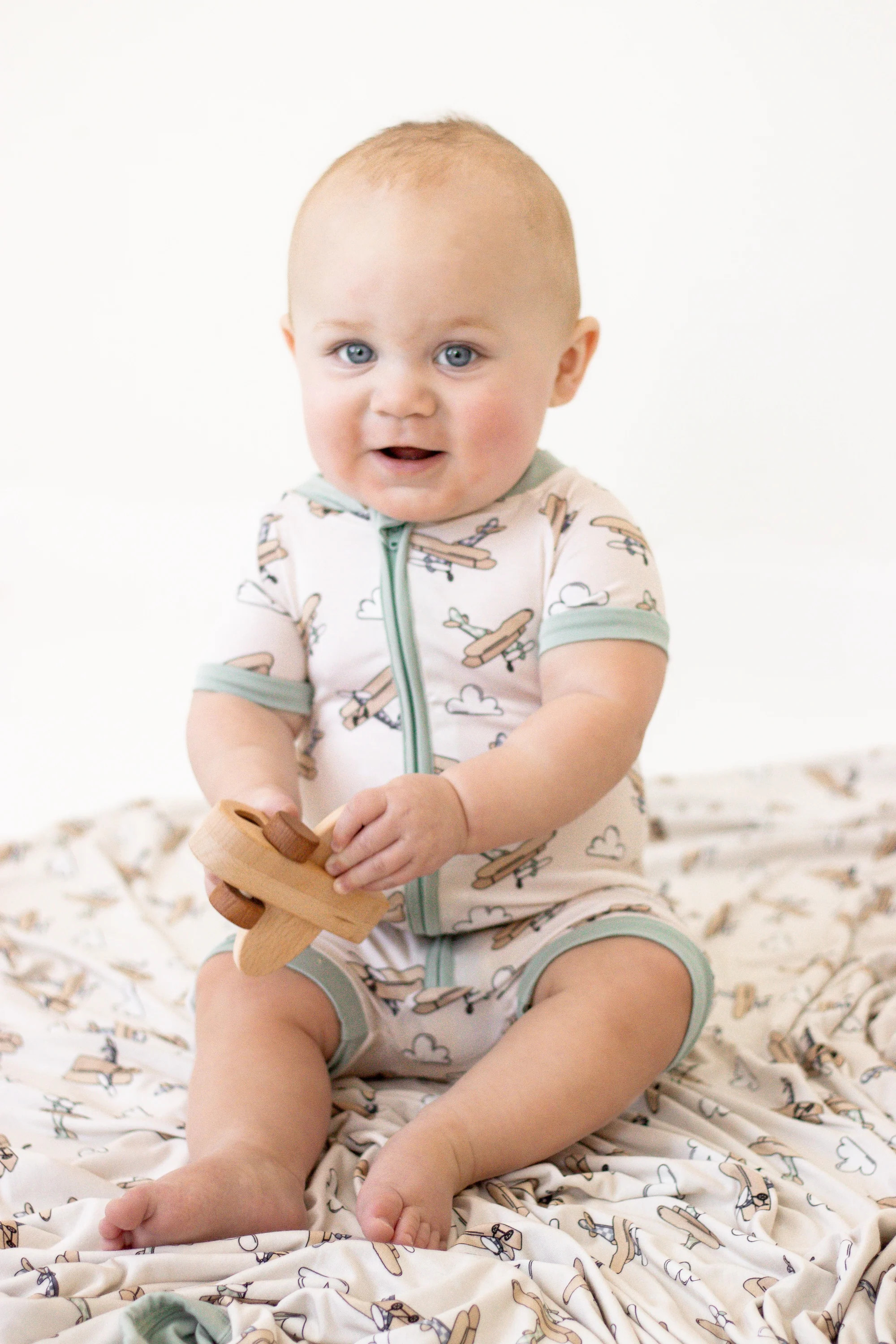 PLANE FUN DREAM SHORTIE | Dream Big Little Co.
