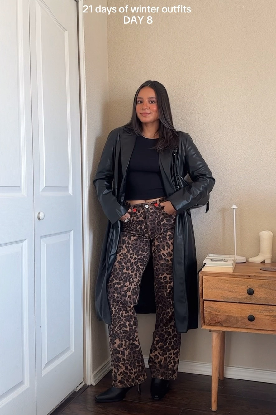 winter ootd❄️🖤 — (wearing tee in sizs x-small + jeans in size 2/26s curve love + boots run tts 7.5 + coat is a tjmaxx find, linked similar ones) — bag is Polene numero dix👜 linked a dupe from gap!

#LTKStyleTip #LTKSeasonal #LTKHoliday