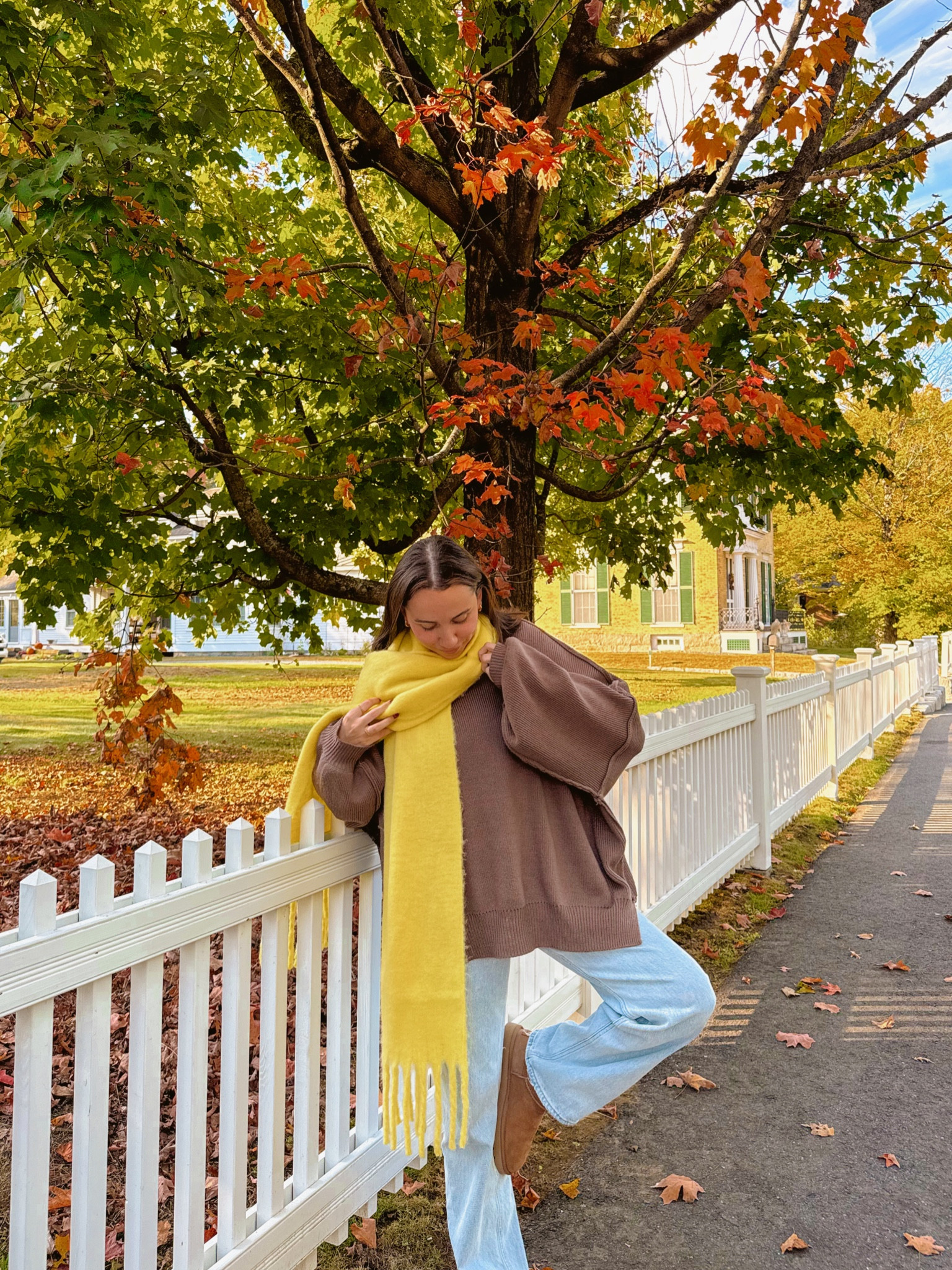 oversized sweater & scarf combo = 🤌🏼🍁🐻 

#LTKSeasonal #LTKFindsUnder100 #LTKStyleTip