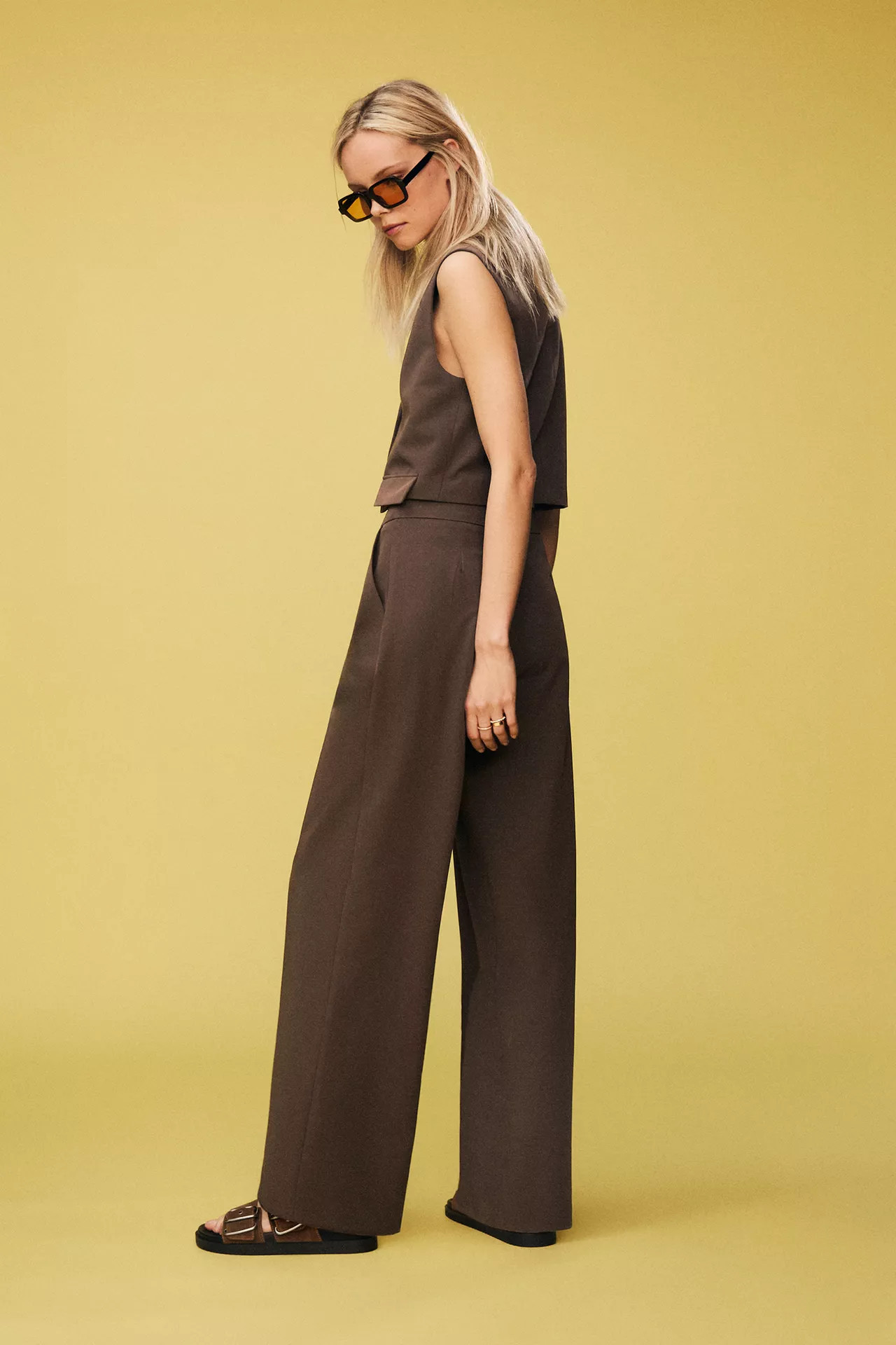 Stoffhose mit Bundfalten | PULL and BEAR DE