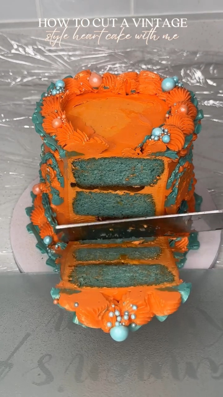 By cutting a 6 inch, 3 layer heart cake this way, I am able to get 12-16 well portioned sized slices.
.
Also did you know that 99% of the time, the heart cake you are seeing me decorate is my content cake? That is why I use cake drums and not boards. I will say this month only about 3 cakes I am decorating are for birthdays/special occasions, the rest are going to be the same cake decorated over and over again.
.
#heartcake #cakedecorating
#howtocutacake #serecreate #BakingBasics