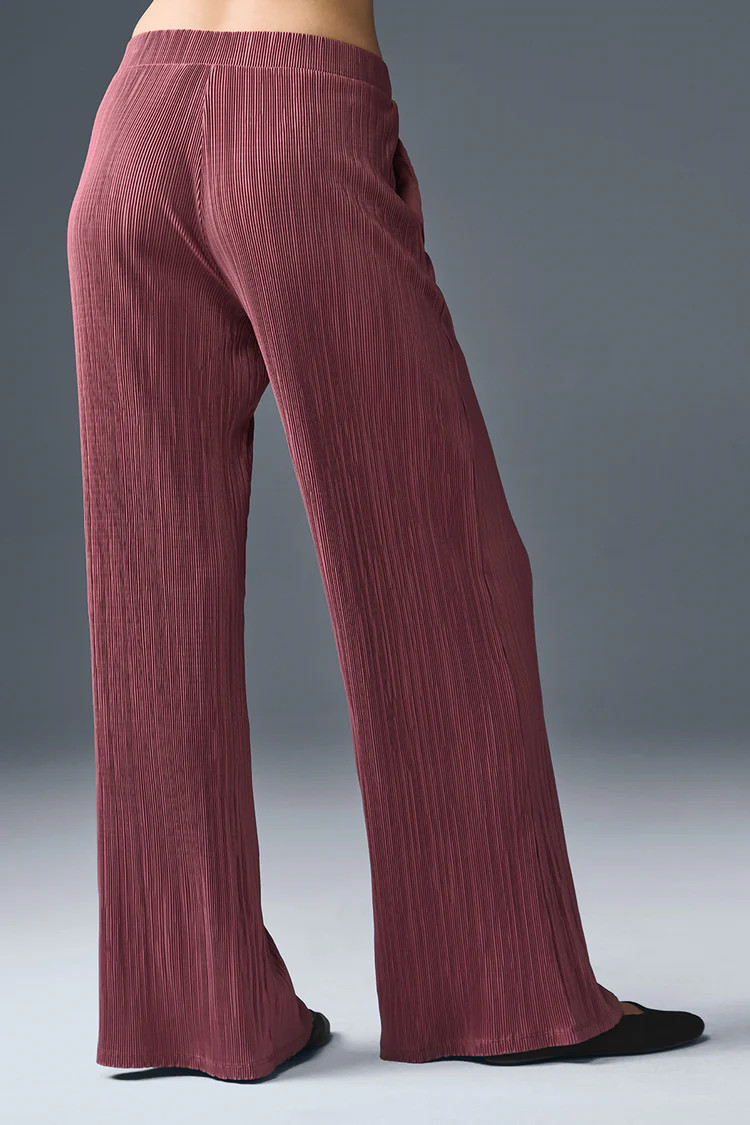 High-Waist Micro Plisse Straight Leg Pant - Burgundy Truffle | Alo Yoga (US)