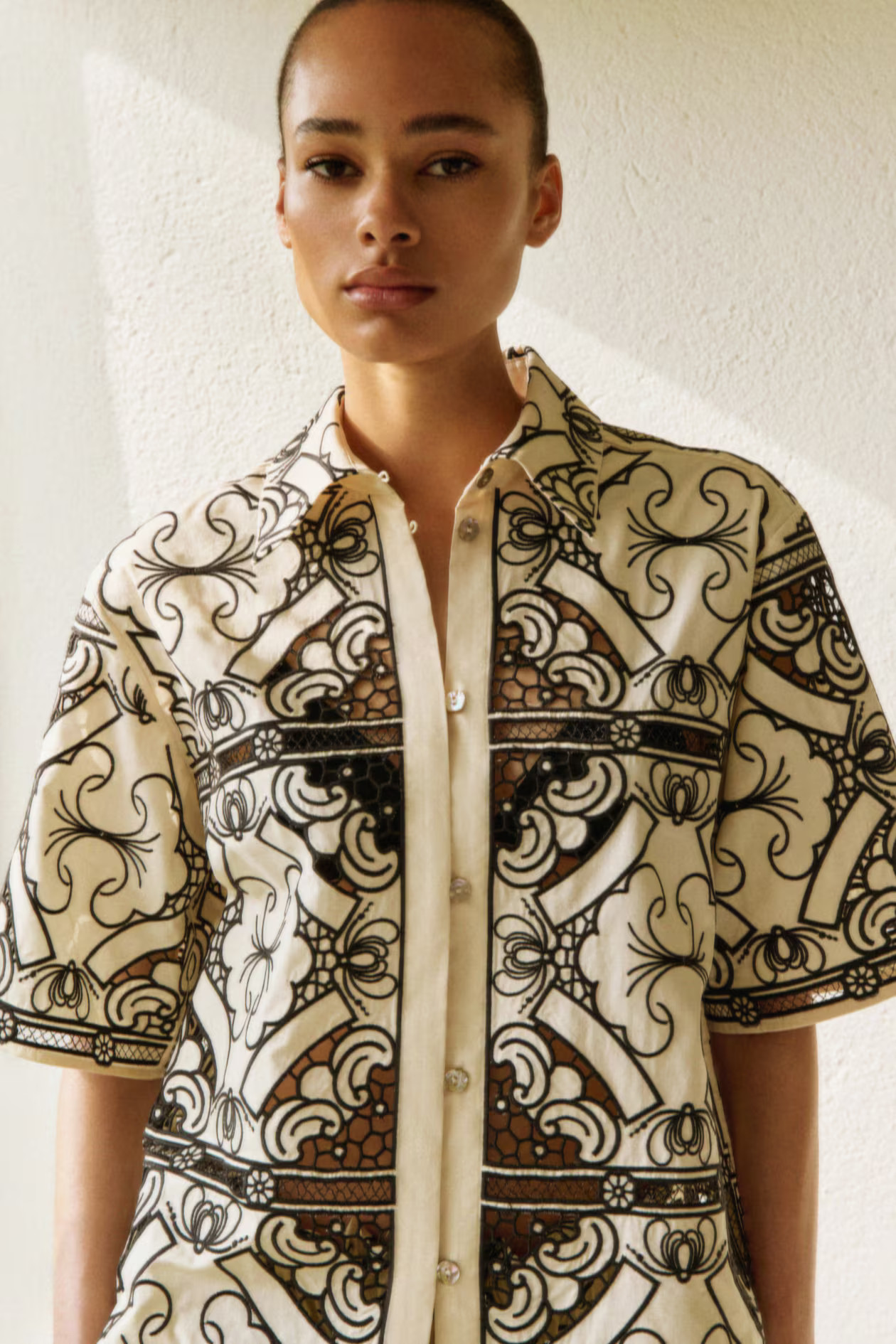 Women's Cream/Black Embroidered shirt | H&M GB | H&M (UK, MY, IN, SG, PH, TW, HK)