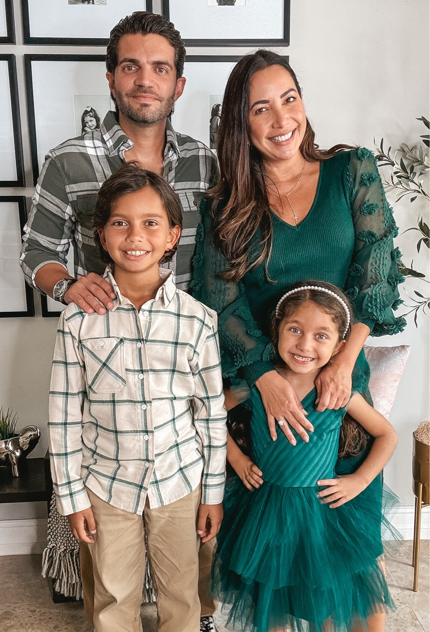 Holiday outfit for the whole family @walmart #ad #walmartfashion #walmart #walmartpartner

#LTKkids #LTKfamily #LTKHoliday