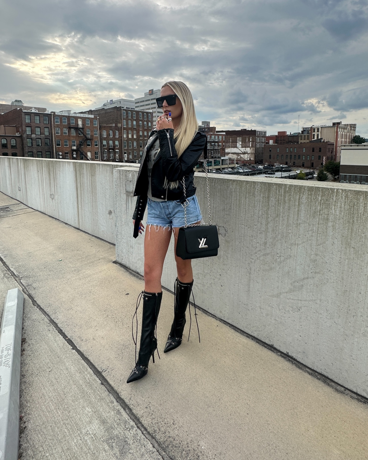 leather 🖤

#LTKSeasonal #LTKfindsunder100 #LTKxPrime