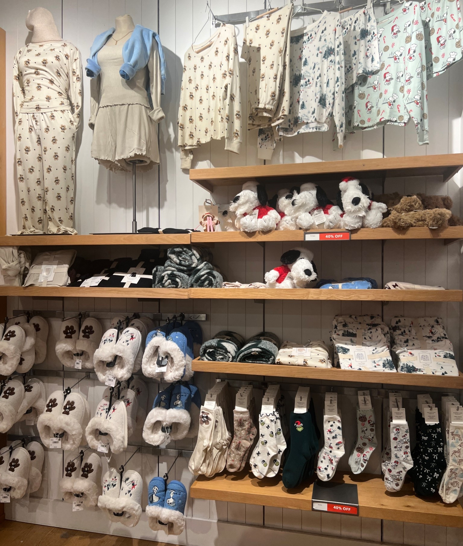 American eagles Christmas/winter line has arrived! Featuring the adorable snoopy & ski line 🤍

#ltkstyle #ltkcozy #cozyseason #americaneagle #skiing #snowtubing #winterstyles 

#LTKSeasonal #LTKHoliday #LTKSaleAlert