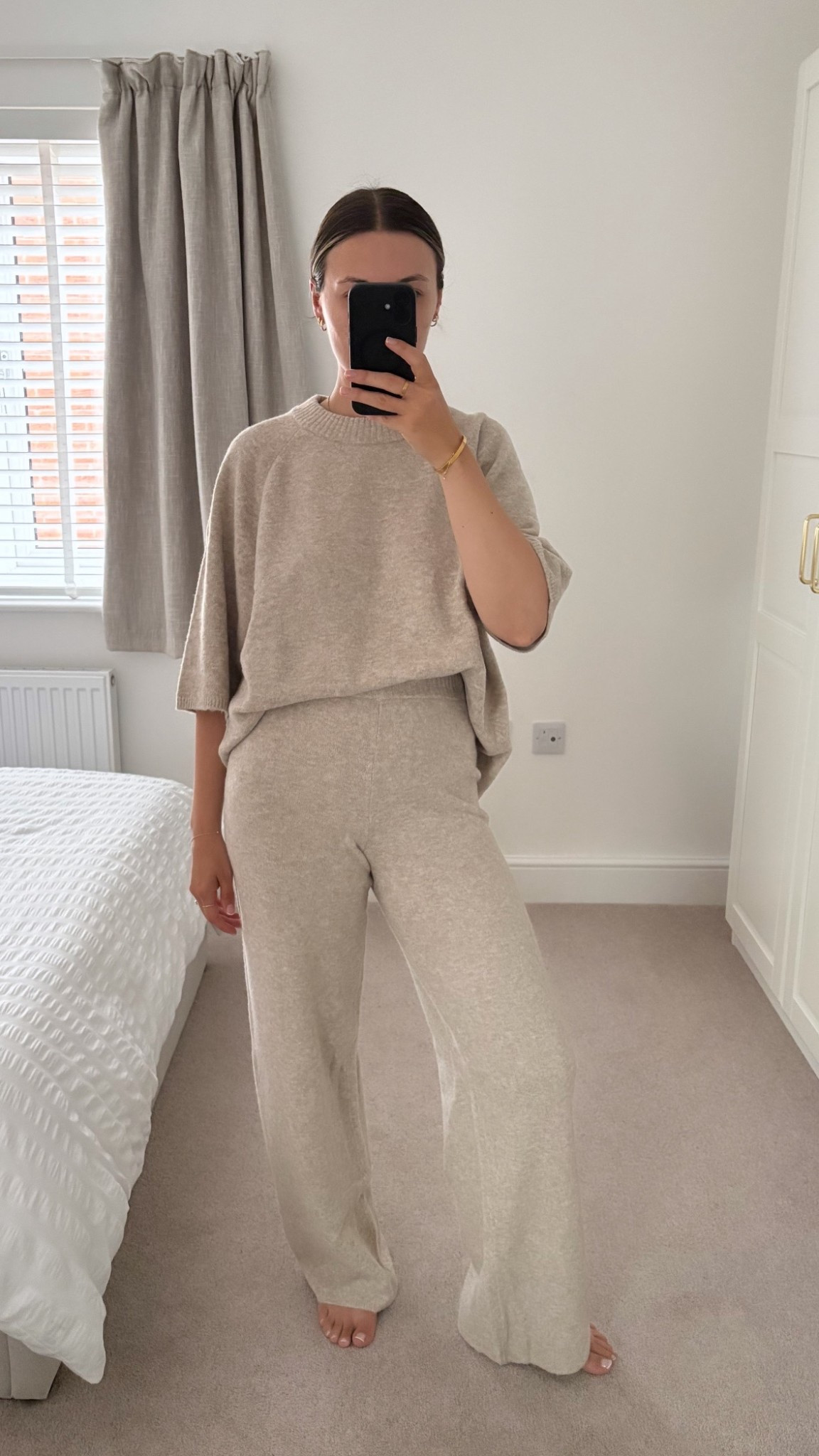 H&M short sleeved jumper and knit trousers coord 🫶🏼

This is fresh on, straight from the packet and I never want to take it off! It’s sooo soft. I wear size small in both pieces. 



#LTKautumn #LTKstyletip #LTKuk