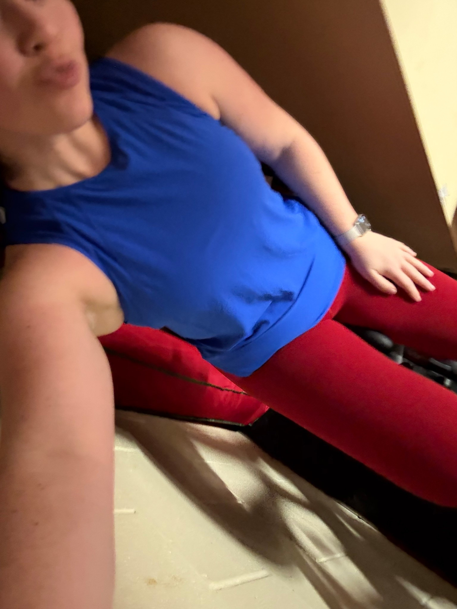 No matching set. No aesthetic setup. Just me, my Peloton, and a tank I’ve worn three days in a row 😅
Leggings that don’t slide down + a comfy tank = my ride-or-die combo.
Not perfect, but consistent — and that counts. Linking my go-to workout basics that actually get worn.
#LTKfit #PelotonMom #realmomstyle #LTKunder50 #momlifeactivewear #fitnesswithoutfilters #workoutootd #fitmomlook


#LTKFindsUnder100 #LTKMidsize #LTKActive