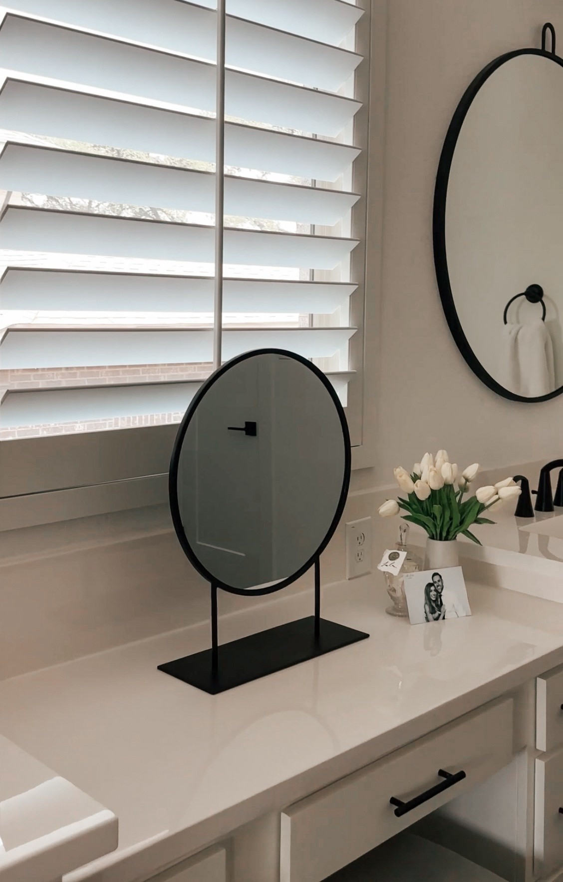 Counter top mirror + faux tulips 🖤

#LTKSaleAlert #LTKHome #LTKFindsUnder100
