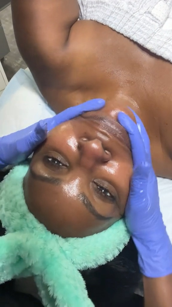 This is a great  selfie light for your phone or laptop. Makes your photos crisp and clear. 

#LTKBeauty #LTKStyleTip #LTKFindsUnder50