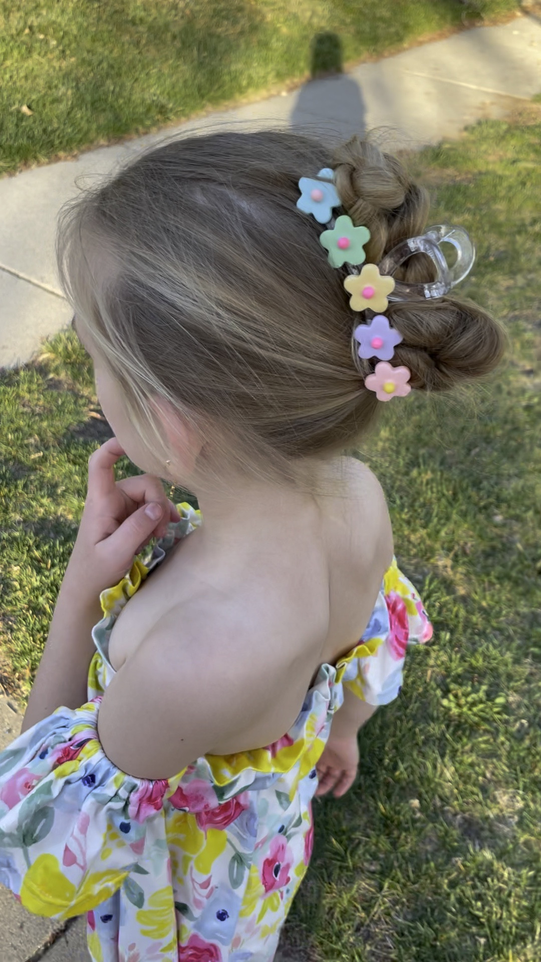The cutest floral claw clip