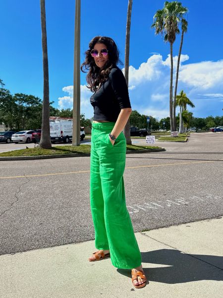 Pop of green linen pants ❇️

#LTKworkwear #LTKSeasonal #LTKtravel