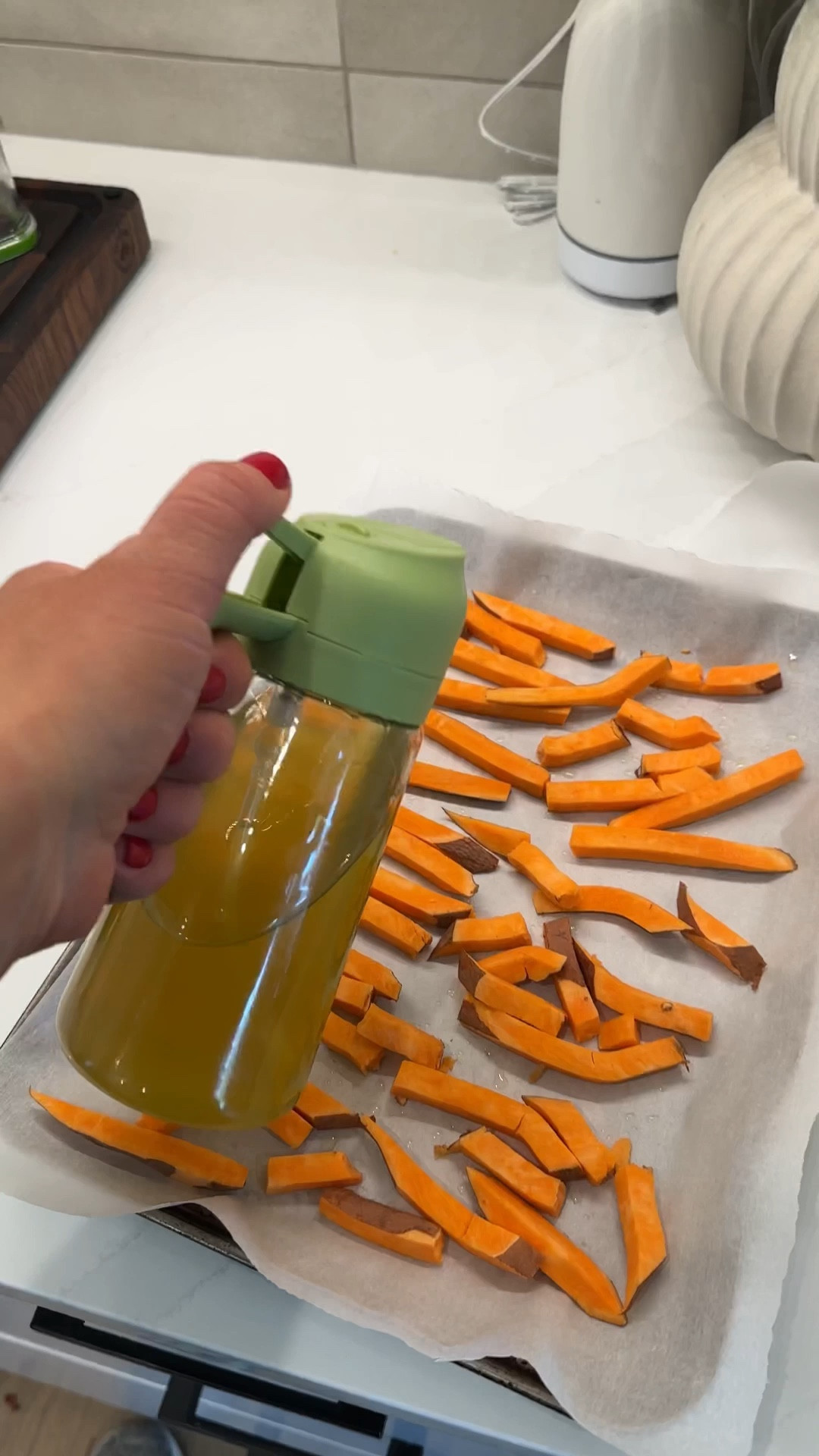 Love this spray bottle for oils. Get a more even coating, and use WAY less oil than drizzling. Great way to save calories. Way cheaper than buying avocado oil spray in store!

#LTKFindsUnder50 #LTKSaleAlert #LTKHome