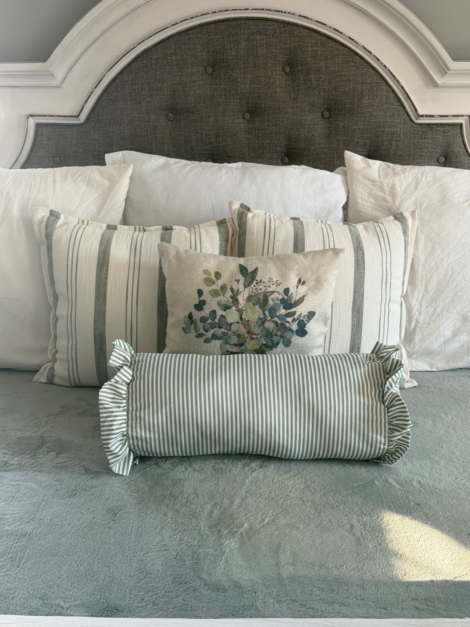 this decorative pillow is only $9.97 for the smaller lumbar pillow and $12.88

Comes in 4 colors & 2 sizes.

8x20 & 8 x 36

Pictured is the smaller version 

Walmart finds 
House decor
Bedroom decor
Decorative pillows
Lumbar pillows
Ruffle pillows
Stripe pillows
Cozy blanket 
sage green bedroom


#LTKHome #LTKmomlife #LTKSaleAlert