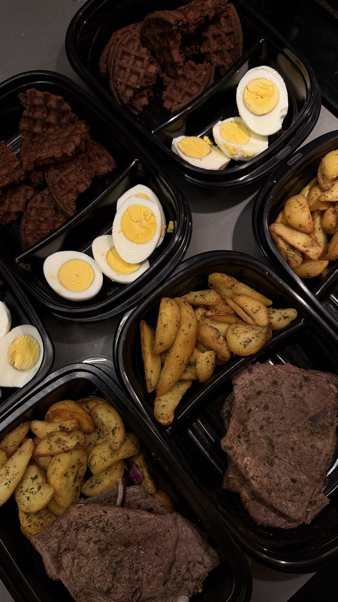 Weekly meal prep ✔️ protein-packed, filling, and realistic. Keeping it simple makes consistency so much easier.

#LTKselfcare #LTKfitnessgoals #LTKdayinmylife