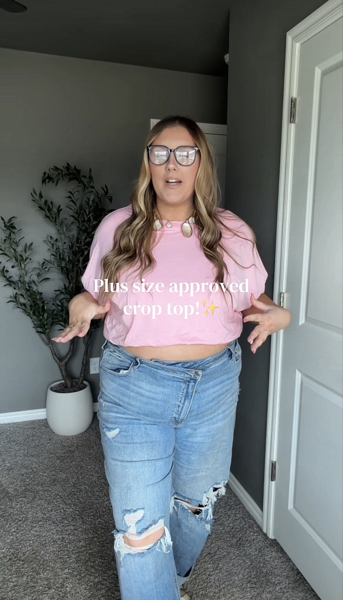 Pink crop top that fits midsize

✨5’8 Size 16 Wearing XXL✨

#LTKPlusSize #LTKootd #LTKMidsize