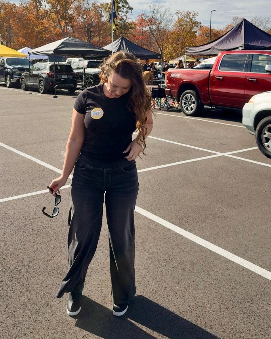 Leggings that look like jeans!! Obsessed with the pants from Halara because they’re super comfy but still make me look put together. 
Color: Carbon Paint 
Size: Petite, M

#LTKPetite #LTKStyleTip #LTKFindsUnder50